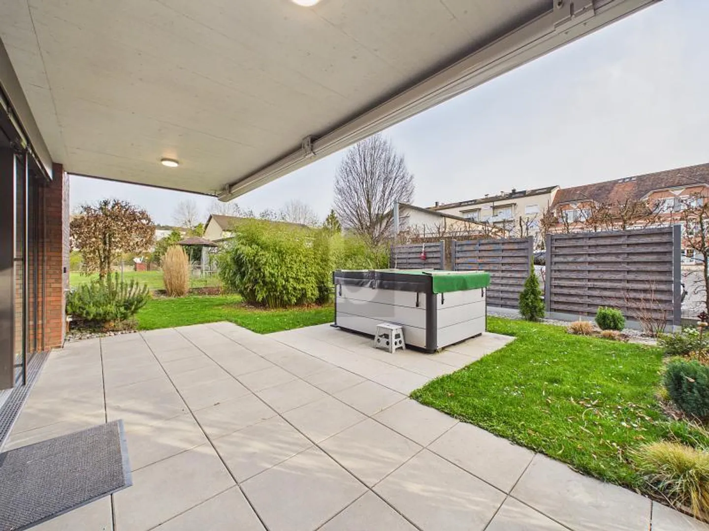 MODERN WITH GARDEN AND WHIRLPOOL - Photo 1 of 6