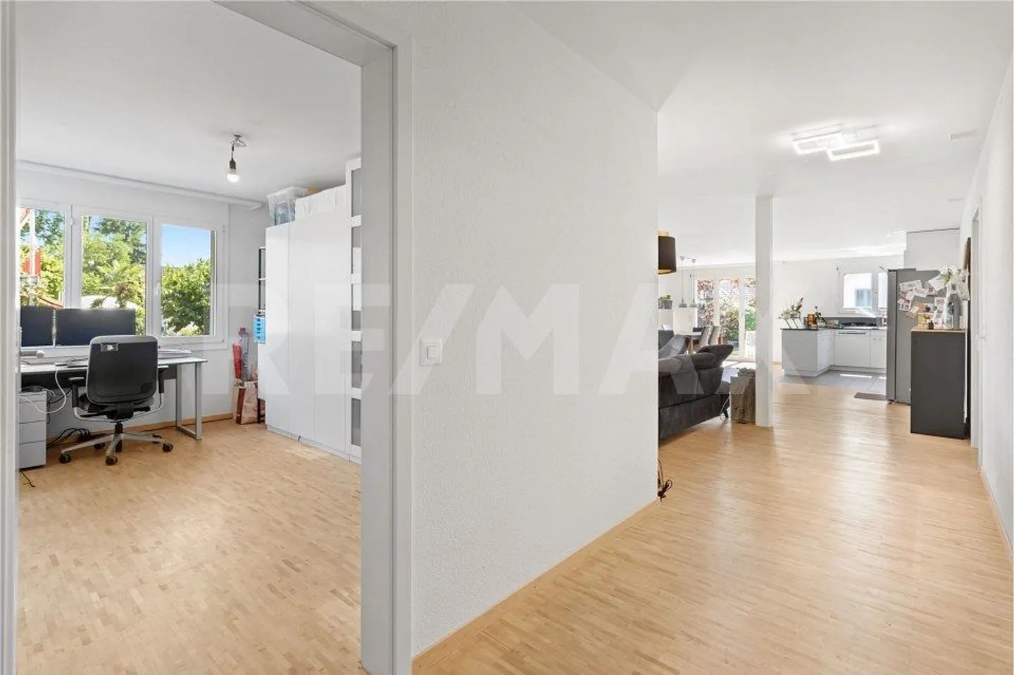 Grosszügige 3½ – 4½-Zimmer Wohnung im Erdgeschoss mit Ausbaupotenzial - Foto 3 von 13