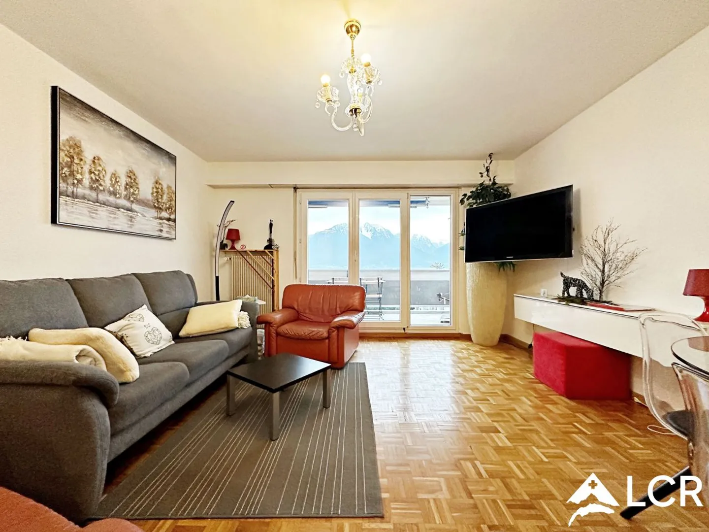 Beautiful Apartment 2.5 Rooms / 1 Bedroom / Balcony with Lake View - Photo 2 of 9
