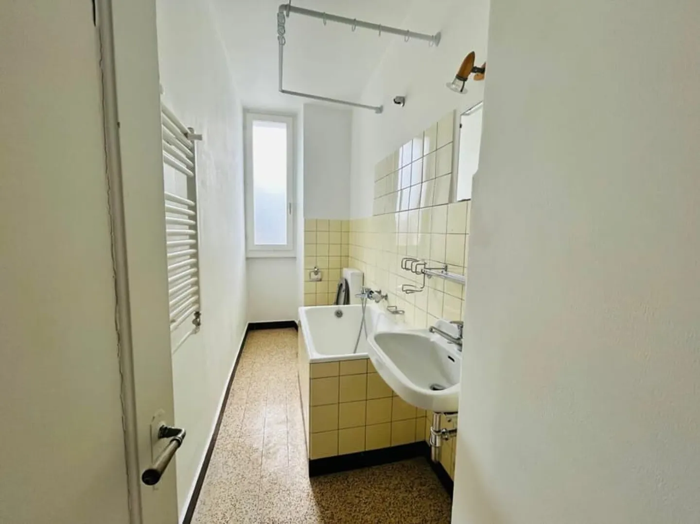 Appartamento con 2 camere e grande terrazza - Foto 4 di 5