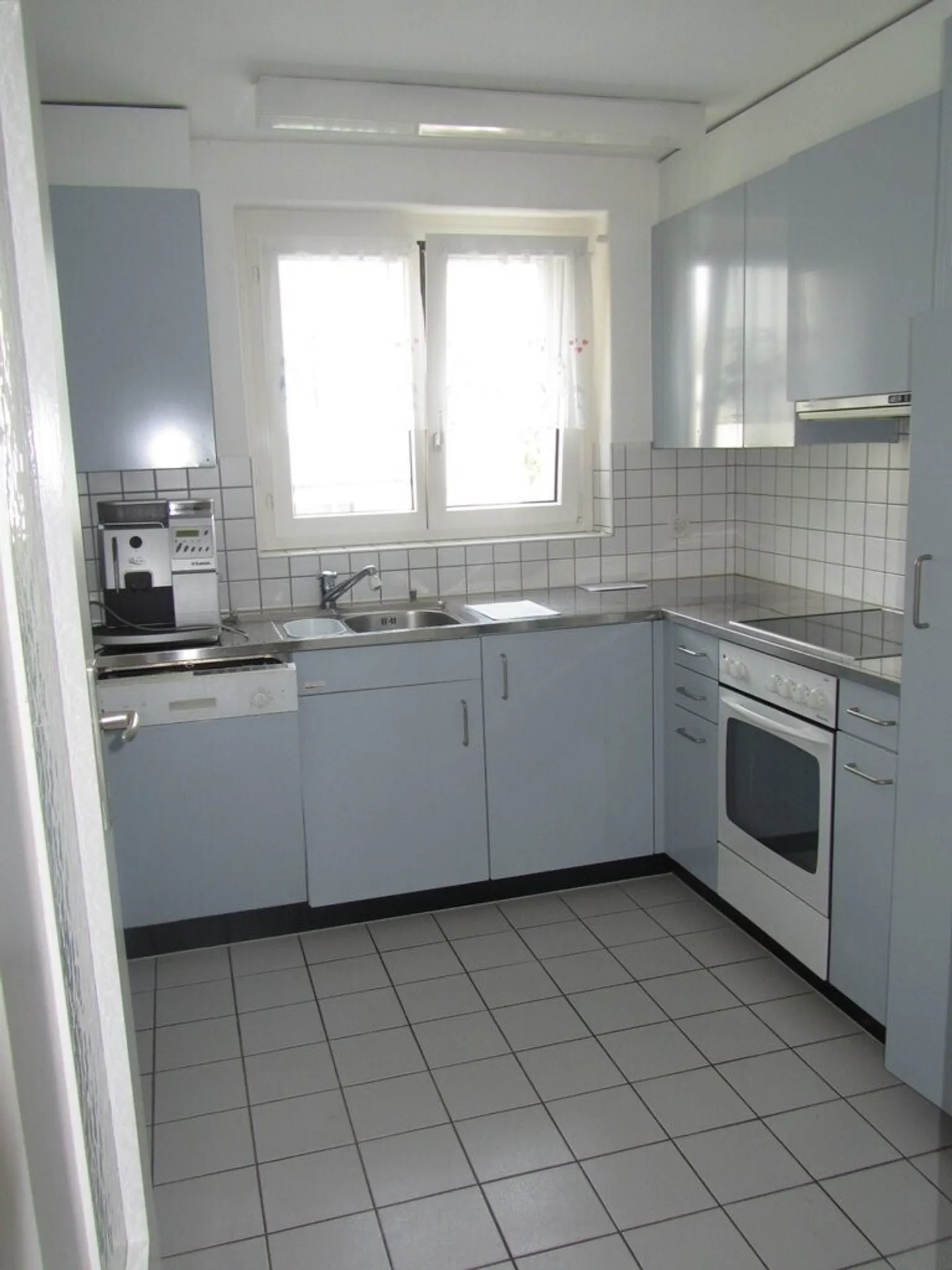 Sunny Garden Apartment Wanted? - Photo 4 of 6