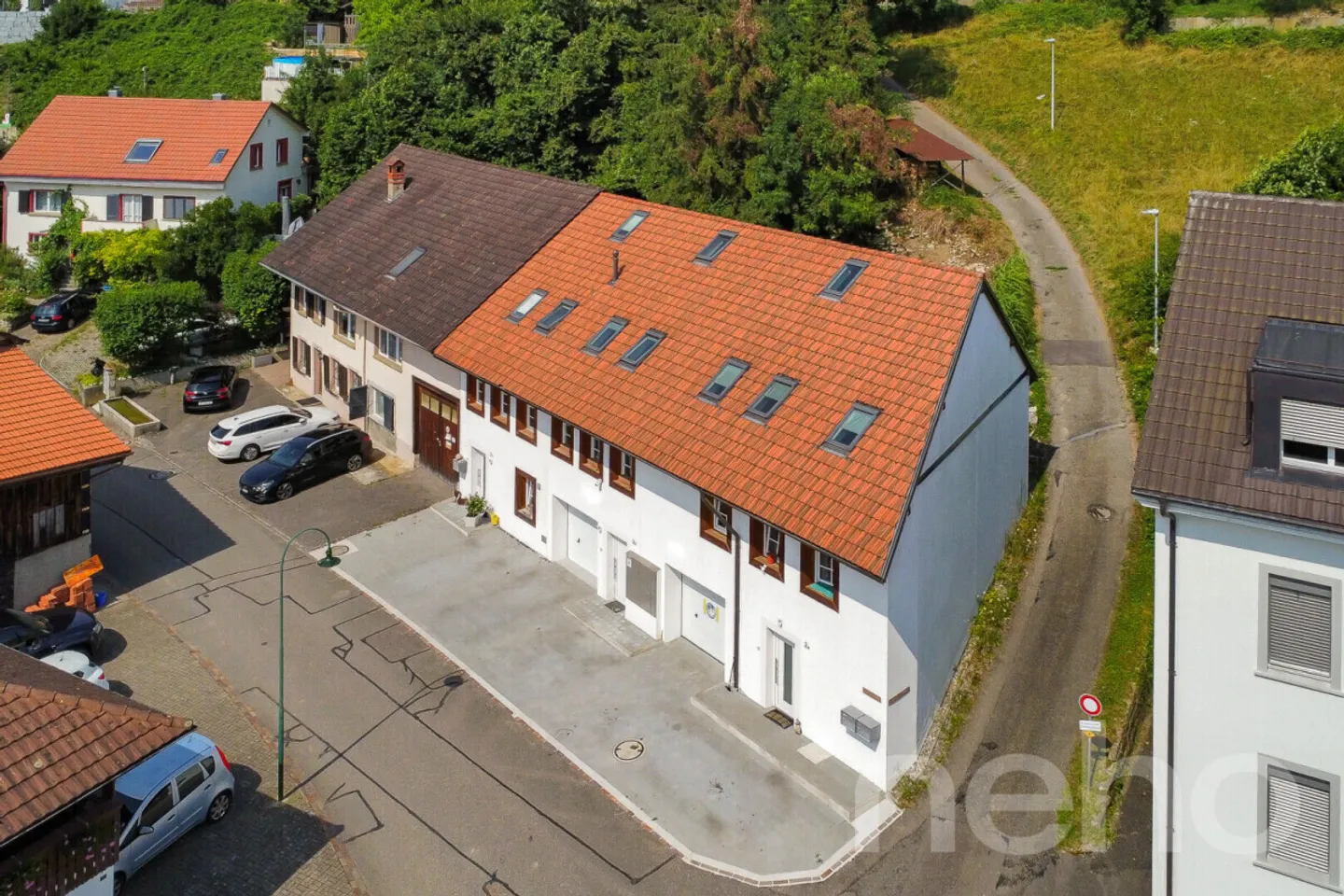 Ampia casa plurifamiliare con 3 unità in una posizione tranquilla - Foto 1 di 13