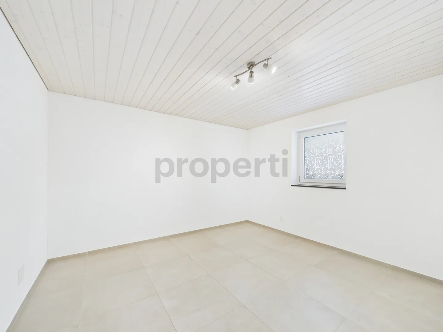 Charmante 4.5-Zimmer Maisonette-Wohnung mit Balkon in Schwanden GL - Foto 4 von 13