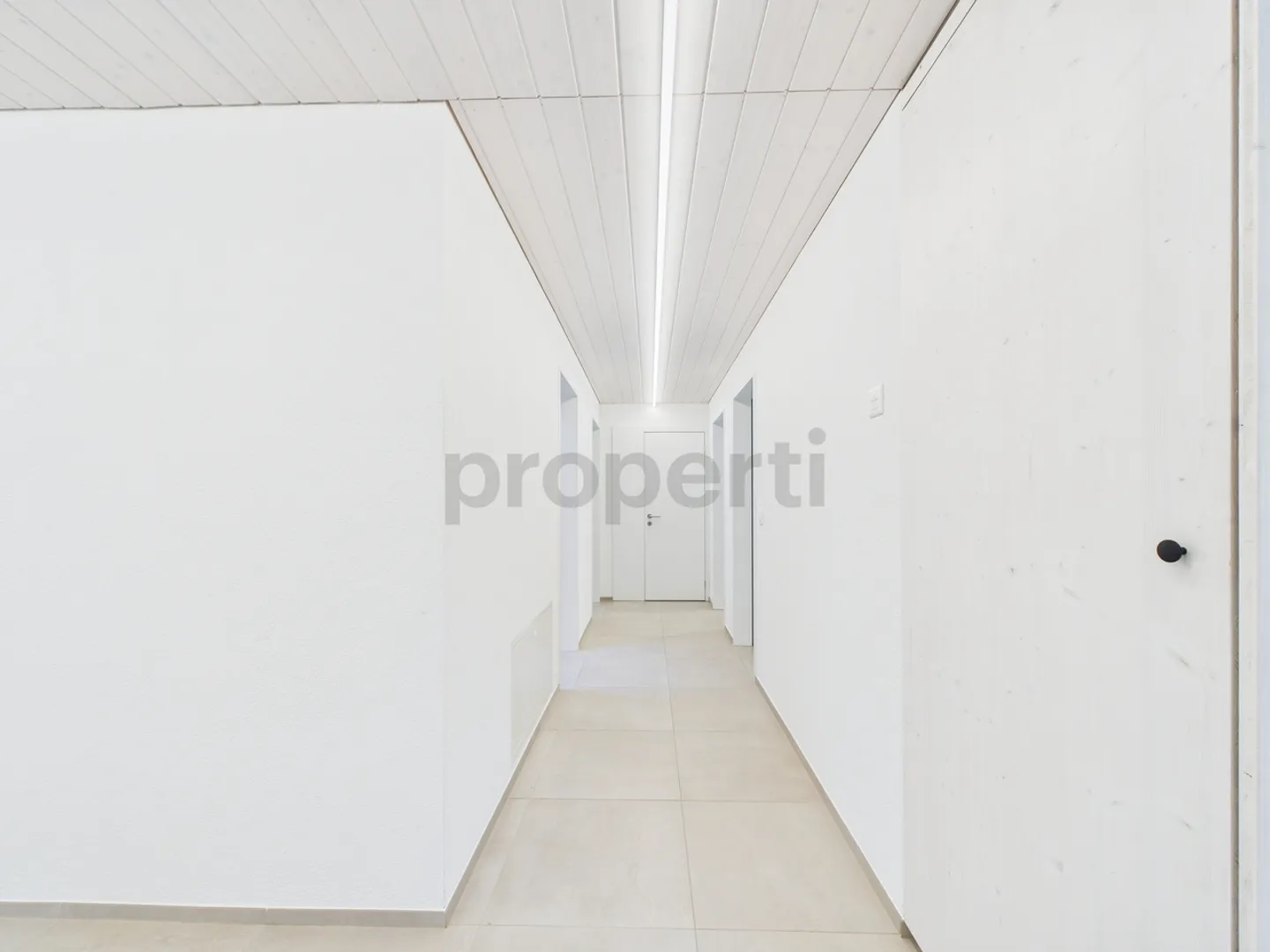 Charmante 4.5-Zimmer Maisonette-Wohnung mit Balkon in Schwanden GL - Foto 5 von 13