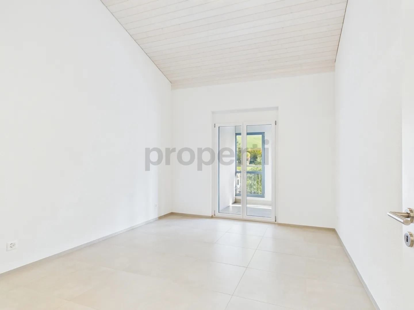 Charmante 4.5-Zimmer Maisonette-Wohnung mit Balkon in Schwanden GL - Foto 7 von 13