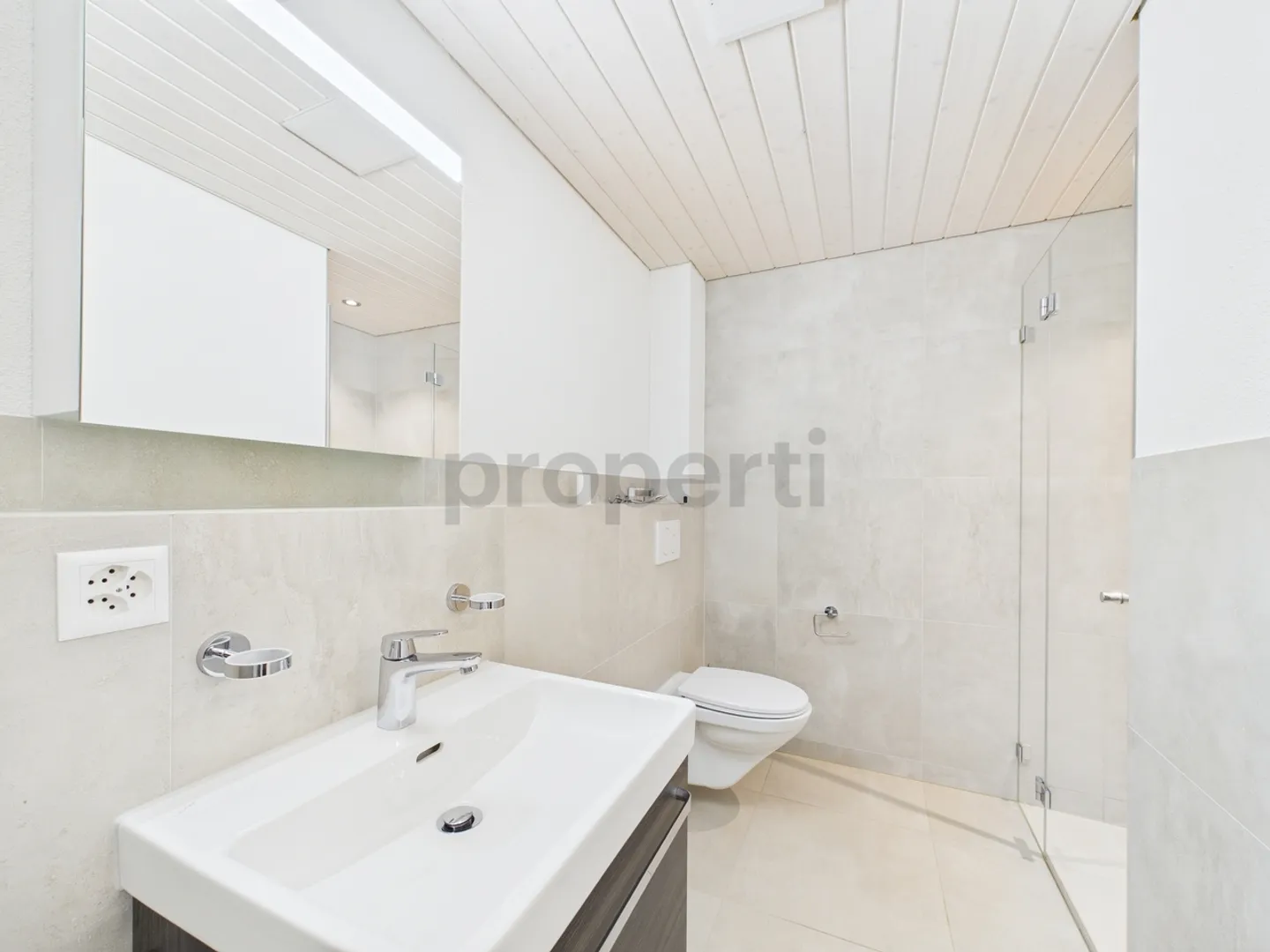 Charmante 4.5-Zimmer Maisonette-Wohnung mit Balkon in Schwanden GL - Foto 8 von 13