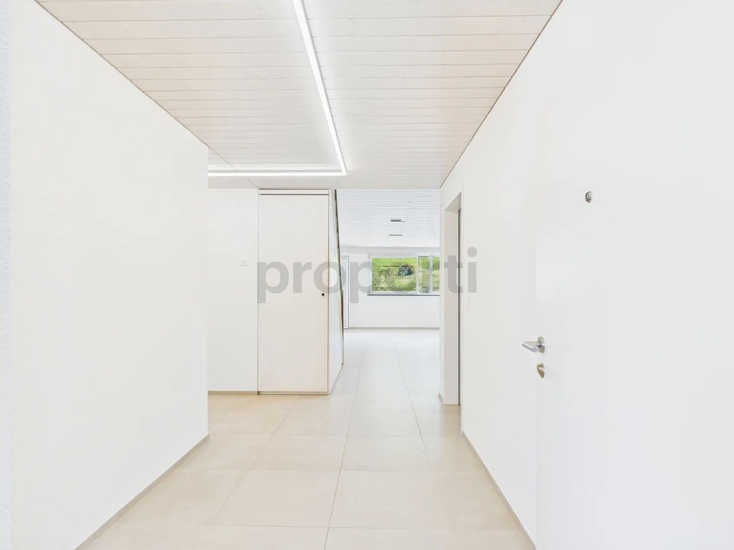 Charmante 4.5-Zimmer Maisonette-Wohnung mit Balkon in Schwanden GL - Foto 10 von 13