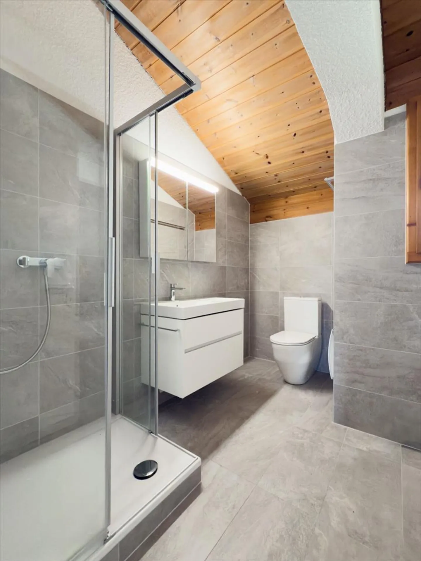 Large family home with independent apartment and panoramic view - Photo 9 of 13