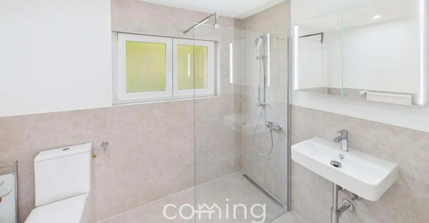 Appartement penthouse rénové de 4 pièces à Wöschnau avec grande terrasse et vues panoramiques - Photo 10 sur 13