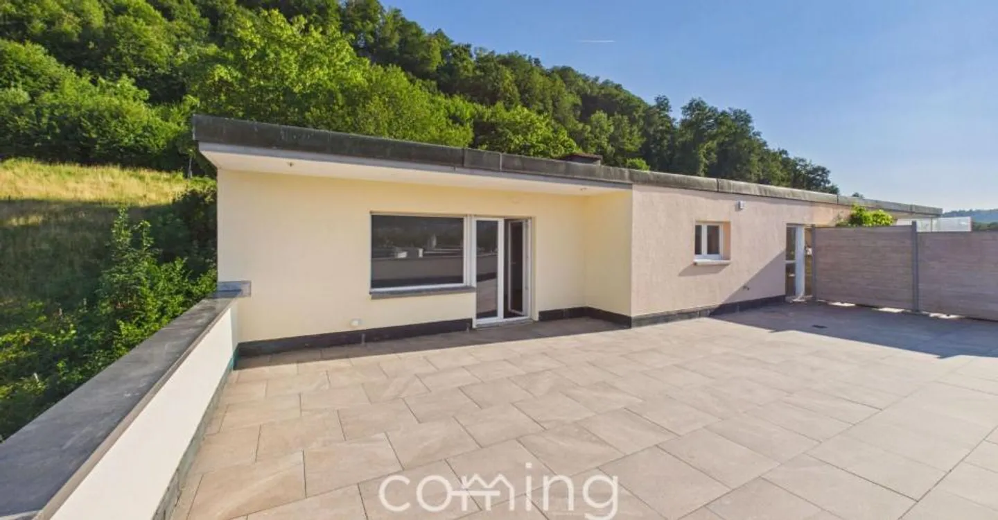 Appartement penthouse rénové de 4 pièces à Wöschnau avec grande terrasse et vues panoramiques - Photo 11 sur 13