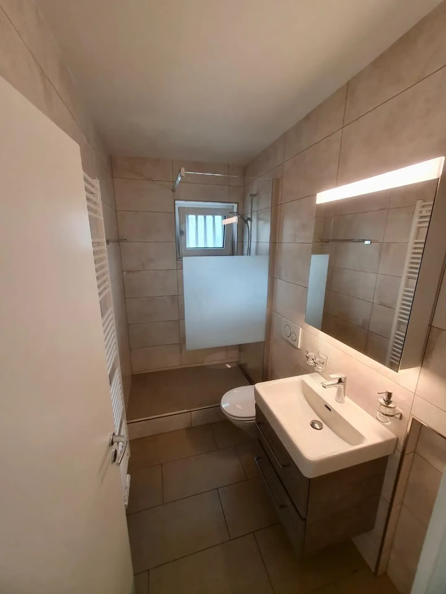 Appartamento moderno di 3 stanze a Madretsch - Foto 3 di 6