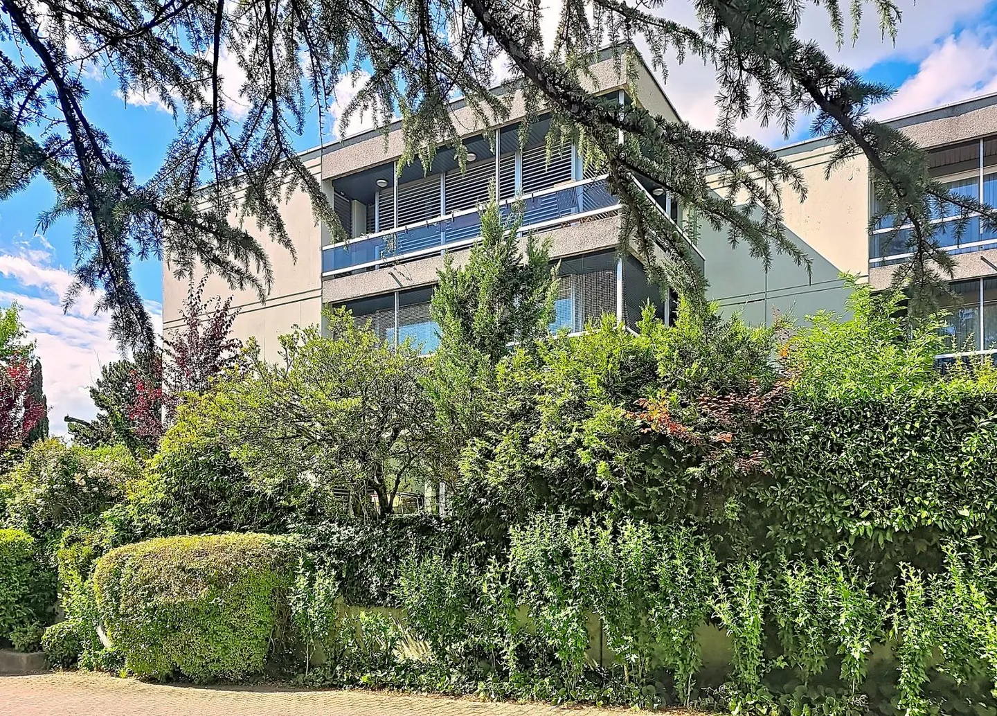 Appartamento di alto standard in posizione tranquilla in un'area privata alberata – St-Sulpice (VD) - Foto 1 di 11
