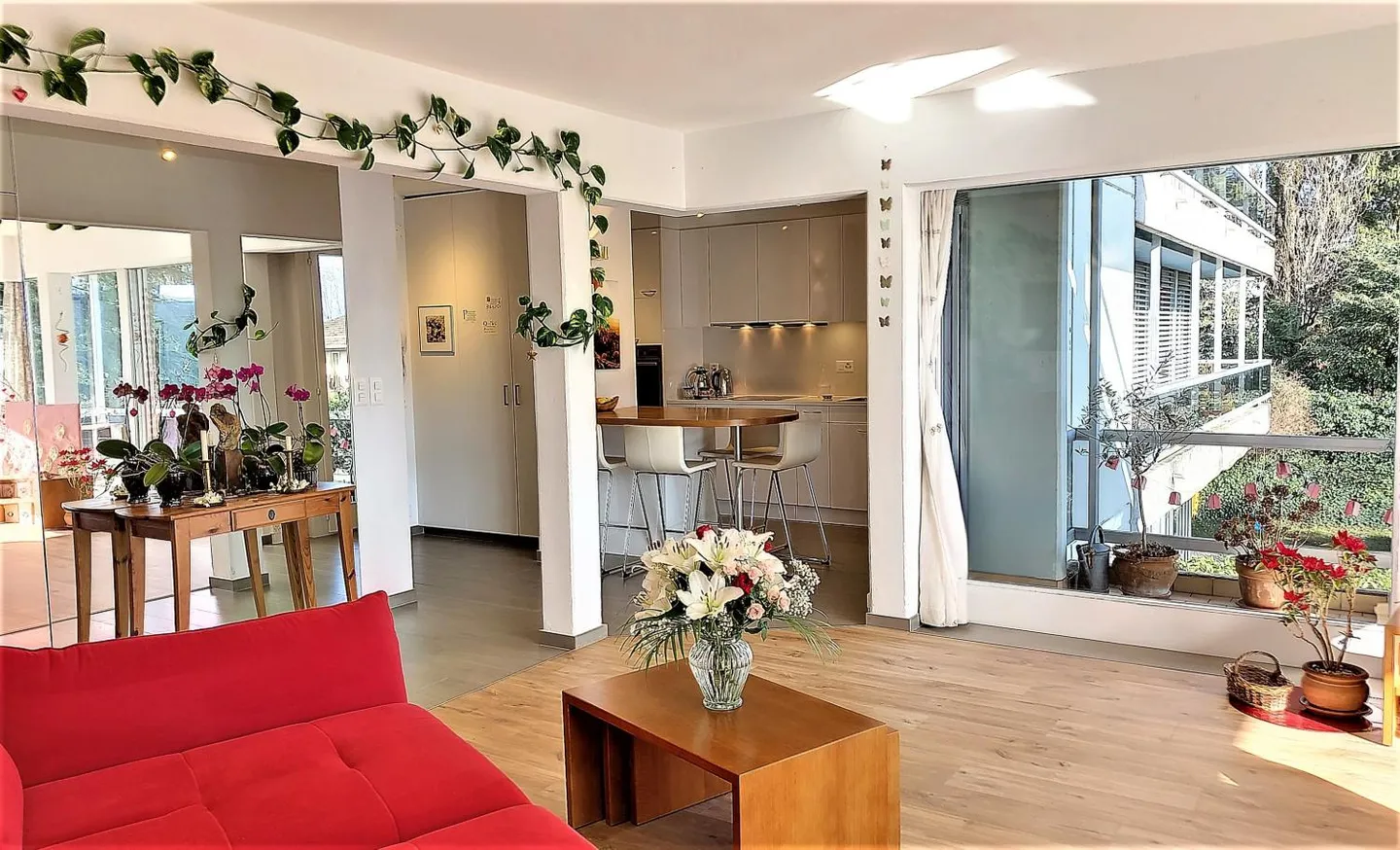 Appartamento di alto standard in posizione tranquilla in un'area privata alberata – St-Sulpice (VD) - Foto 3 di 11