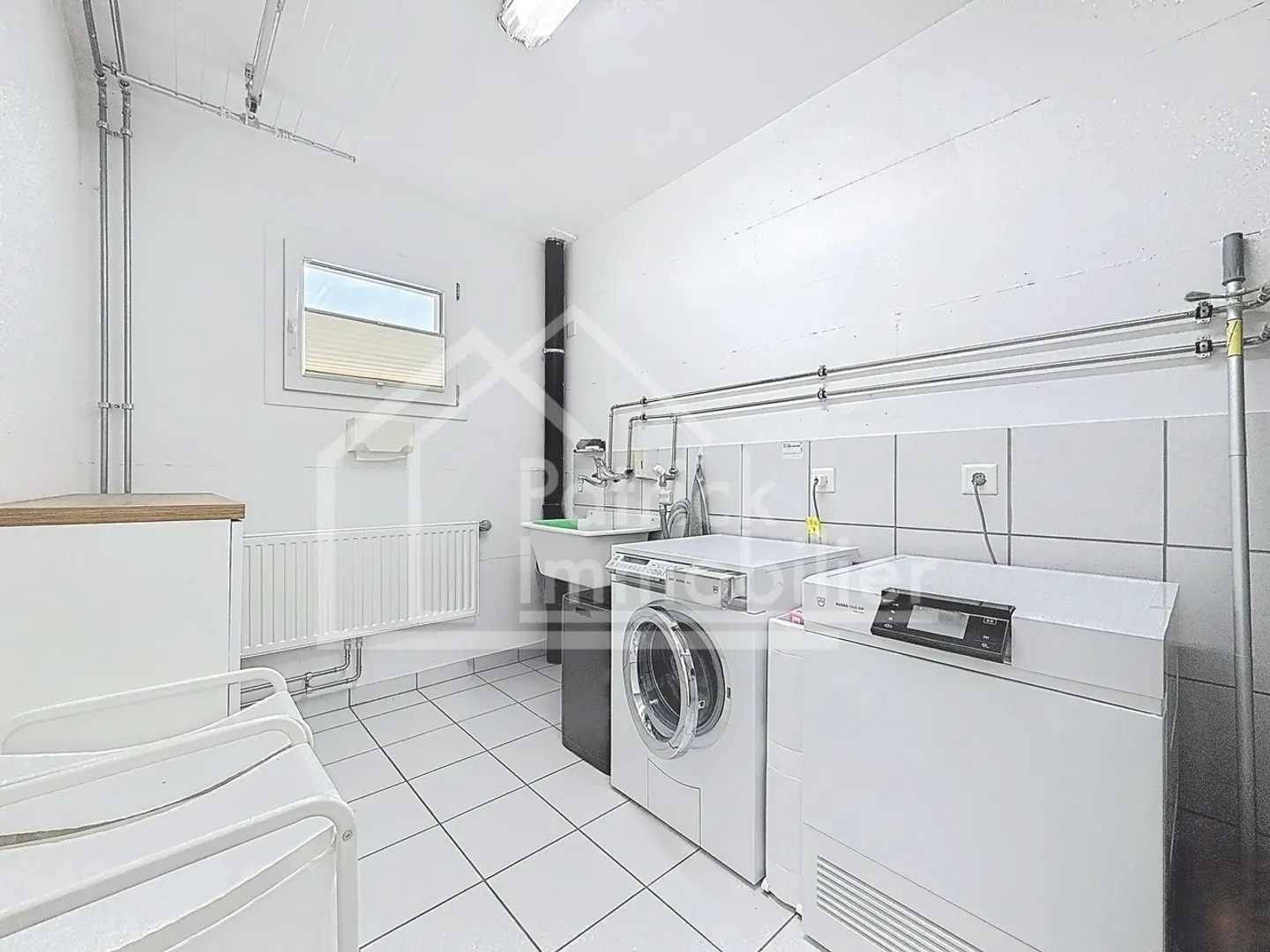 Villa con 5,5 camere, doppio garage e grande giardino in posizione tranquilla! - Foto 10 di 13