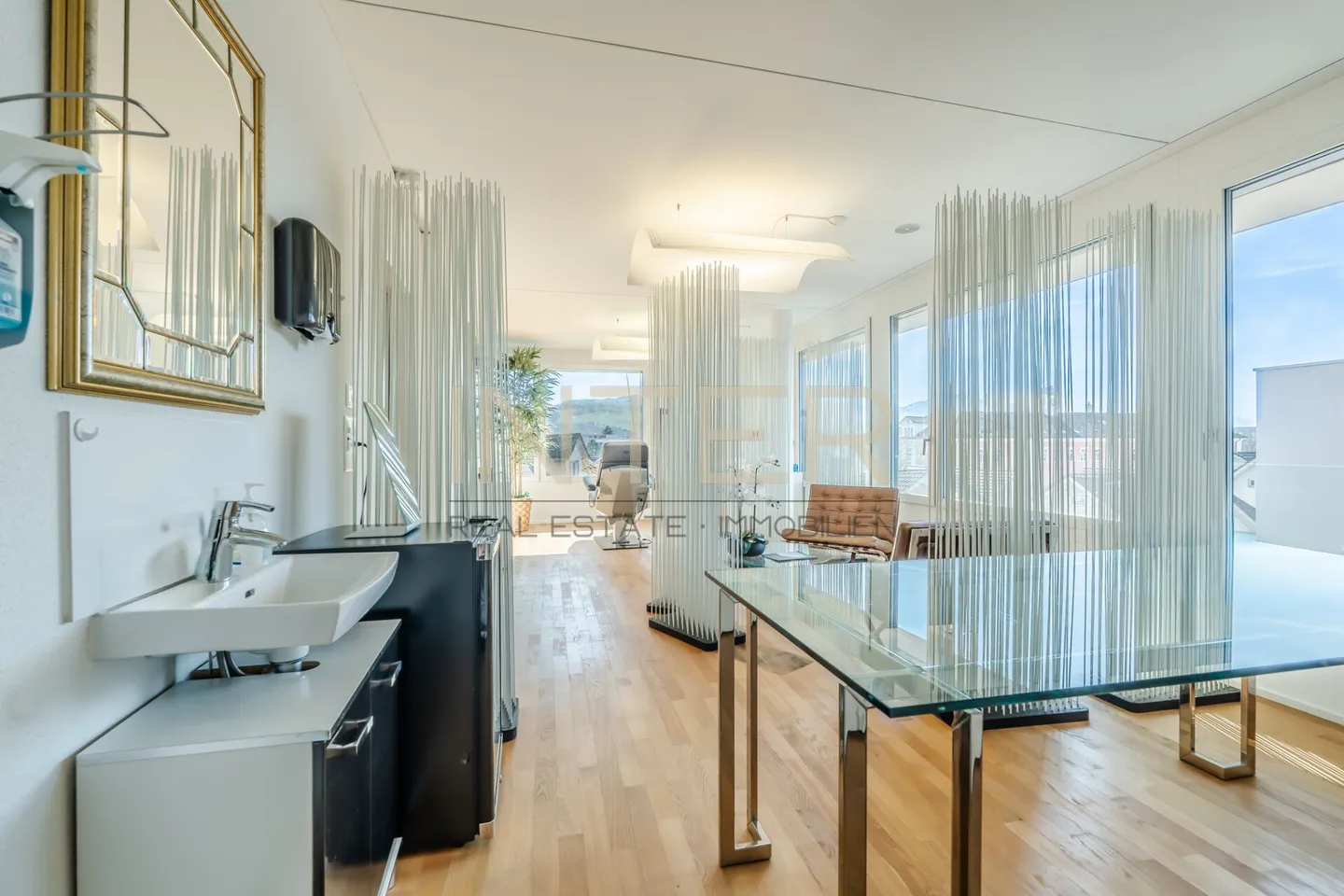 Praxisräume im Zentrum von Baar (ZG) - 3 Behandlungsräume mit Lavabo - Photo 6 of 16