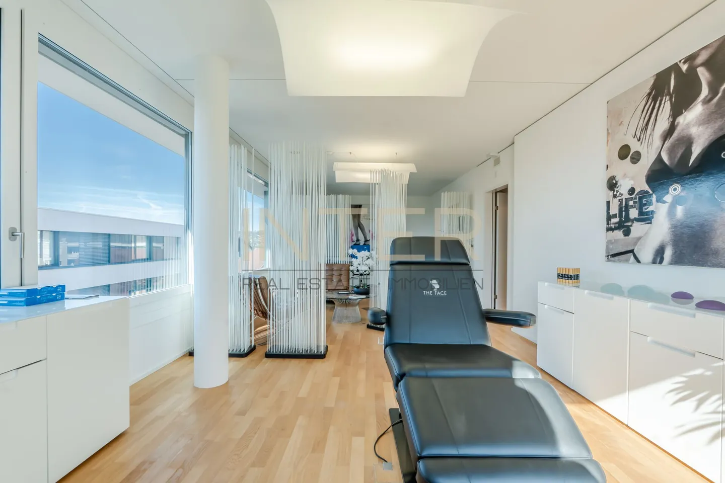 Praxisräume im Zentrum von Baar (ZG) - 3 Behandlungsräume mit Lavabo - Photo 7 of 16