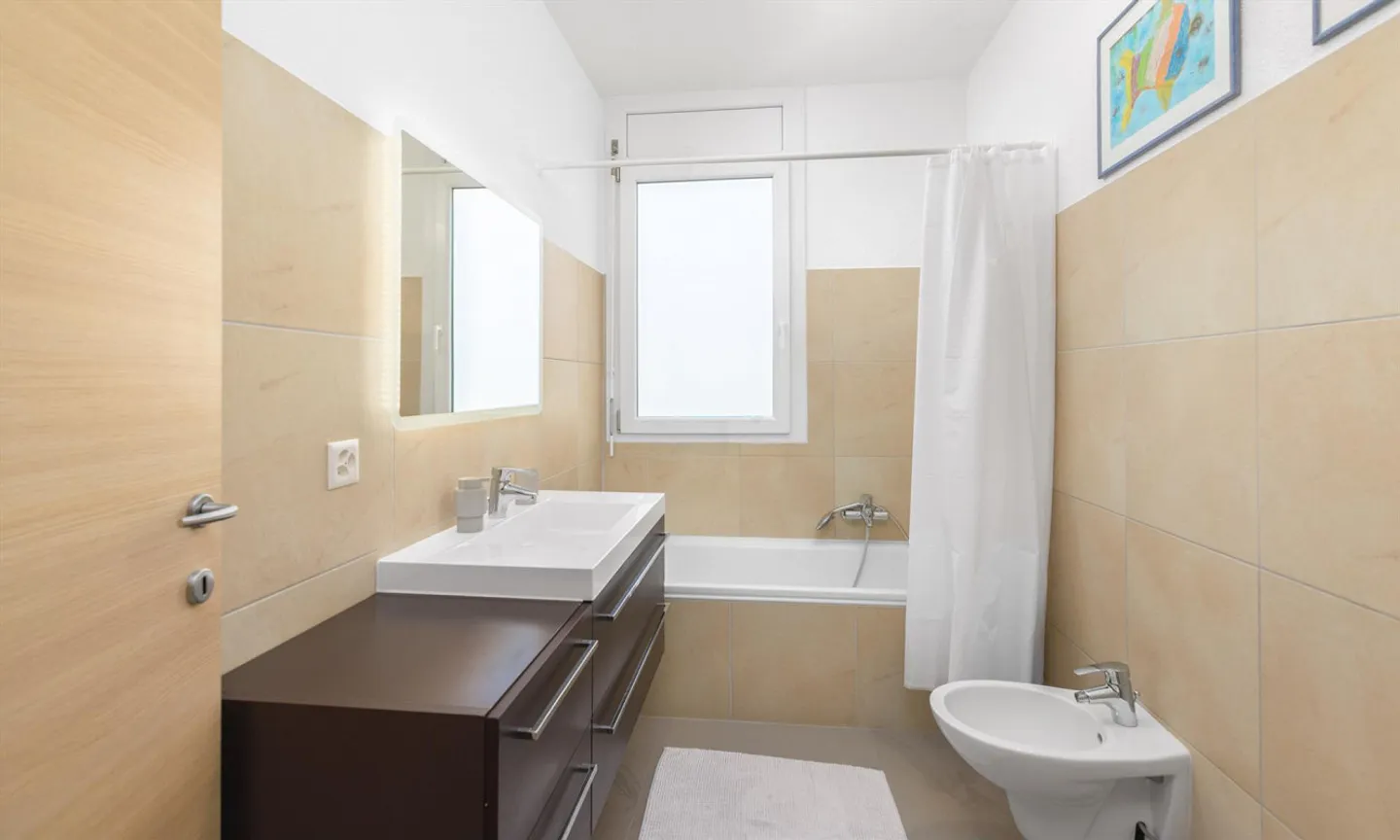 MODERN 5.5 ROOMS WITH LARGE TERRACE IN GREEN AREA IN STABIO - Photo 8 of 12