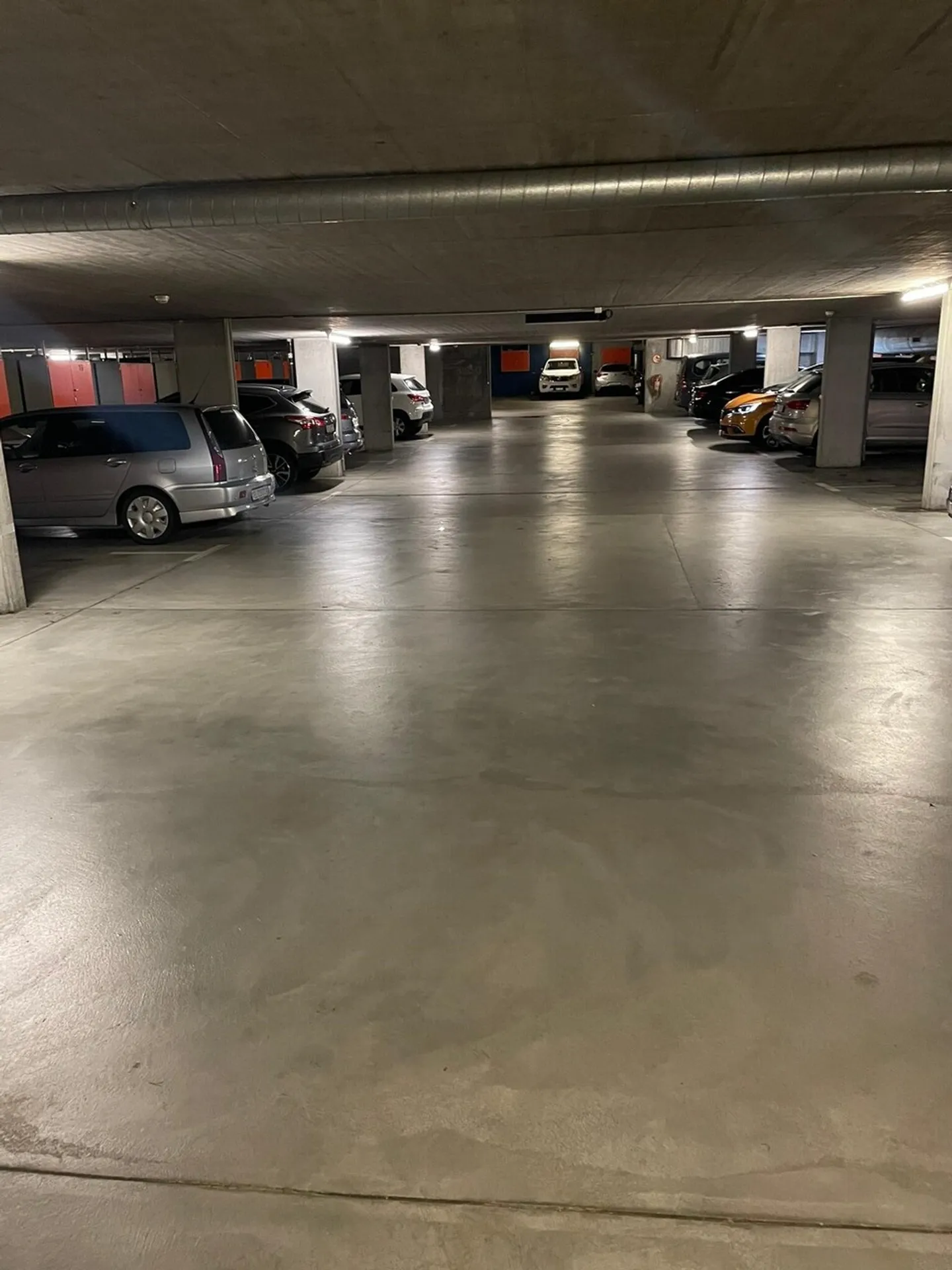 Posti auto spaziosi disponibili - Foto 1 di 2