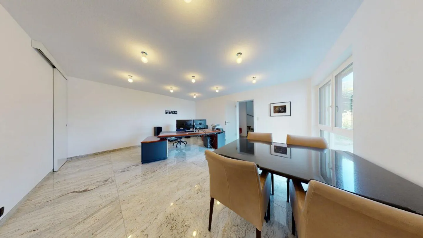 4-room apartment in half of a villa - Photo 10 of 11