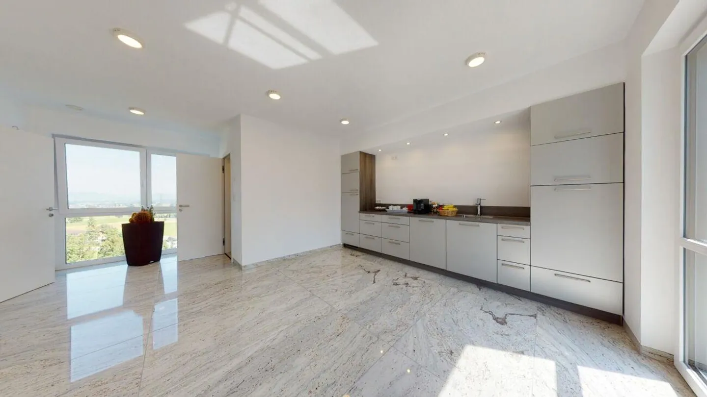 4-room apartment in half of a villa - Photo 4 of 11