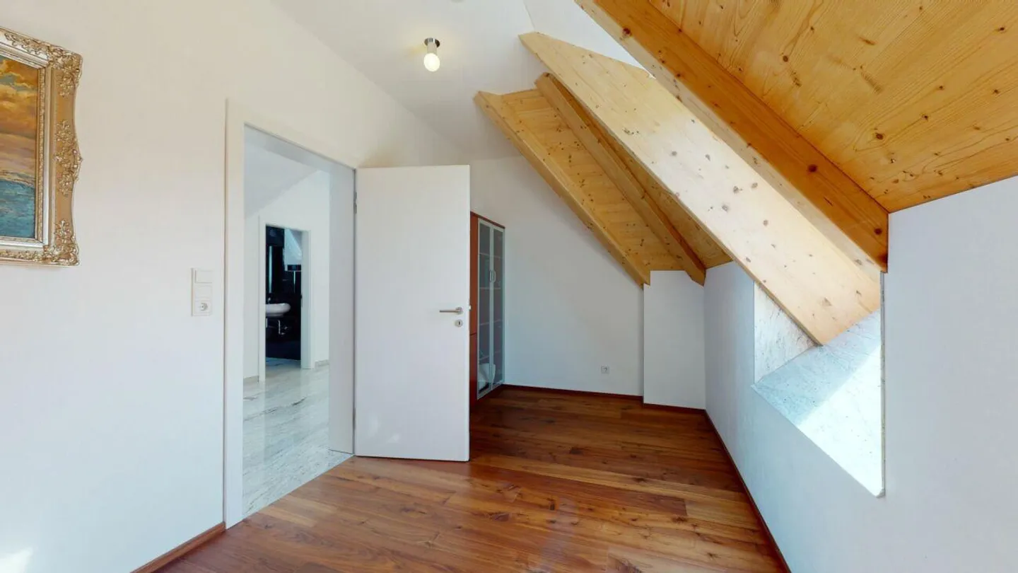 4-room apartment in half of a villa - Photo 7 of 11