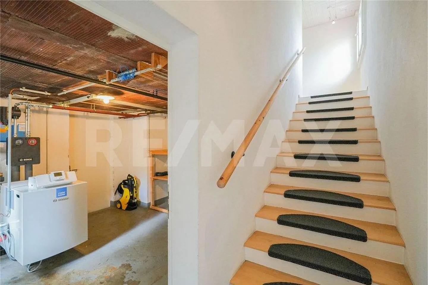 Casa indipendente da ristrutturare - molto spazio per vivere/lavorare o per hobby - Foto 9 di 12