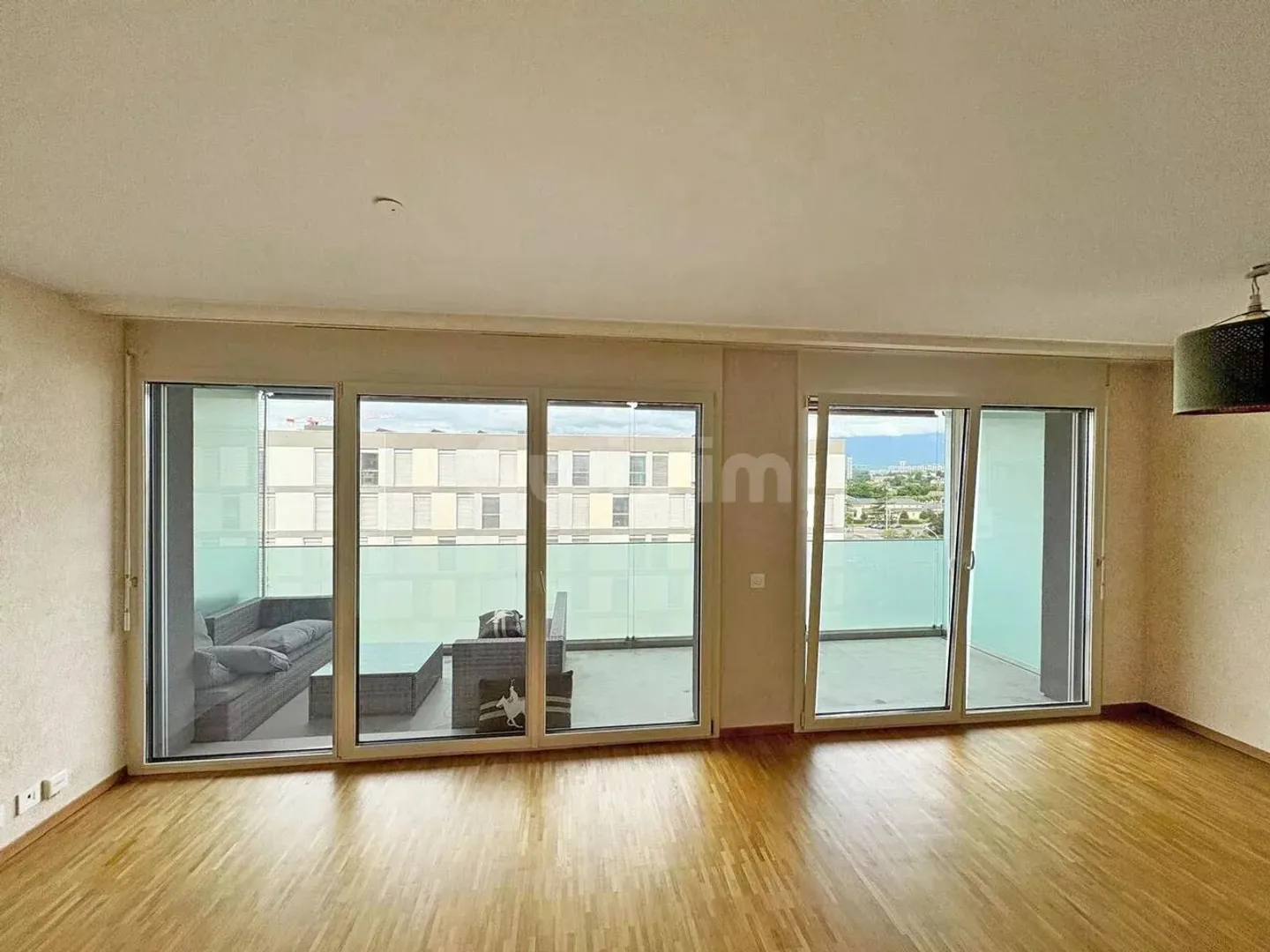 Elegante appartamento di 4 stanze con balcone - Foto 3 di 4