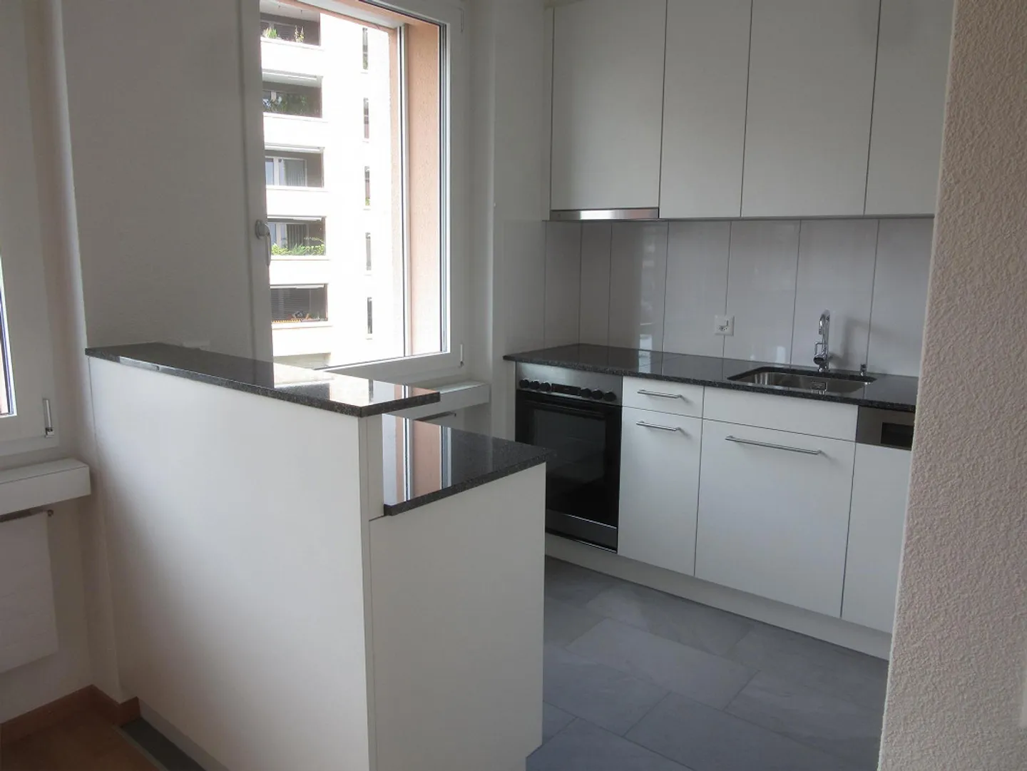 Quiet 3.5 Room Apartment in Schwamendingen - Photo 3 of 11