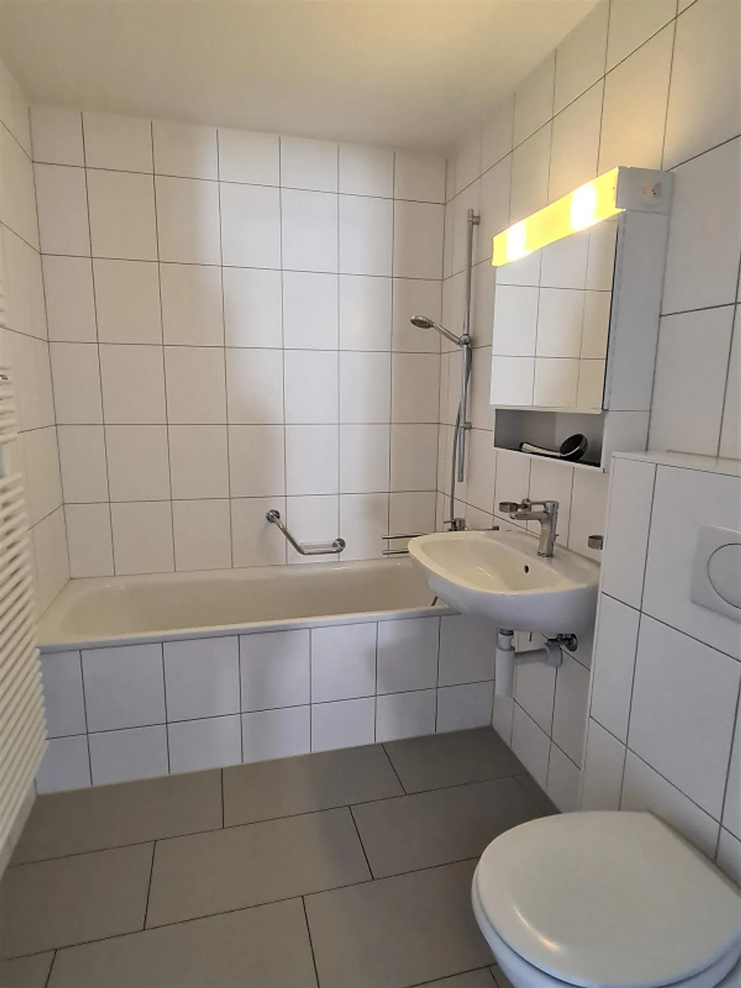 Cozy Family Apartment Seeks New Tenant - Photo 7 of 8
