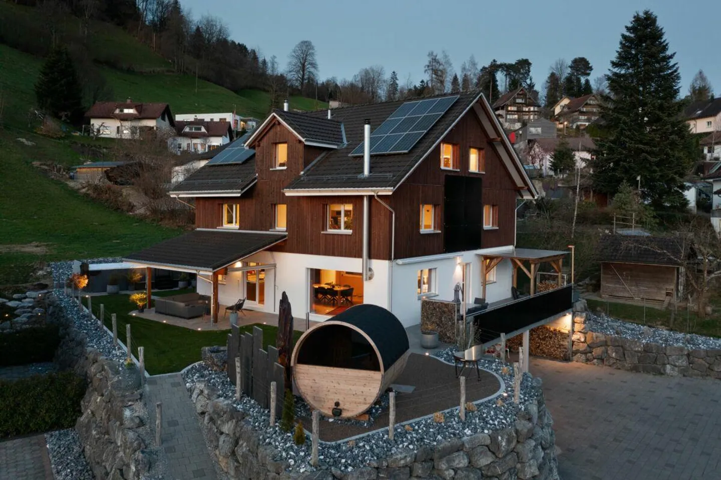INDÉPENDANT, MODERNE, UNIQUE ? IDYLLE FAMILIALE EXCLUSIVE à seulement 15 min. de Herisau - Photo 1 sur 19