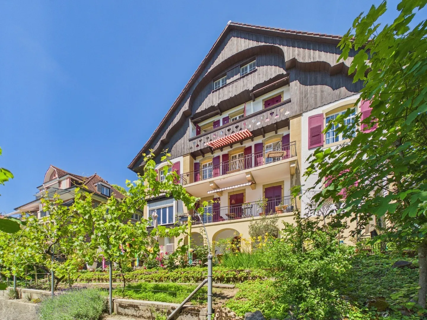 Affascinante casa plurifamiliare in Schützengasse 84 a Bienne - Foto 1 di 26