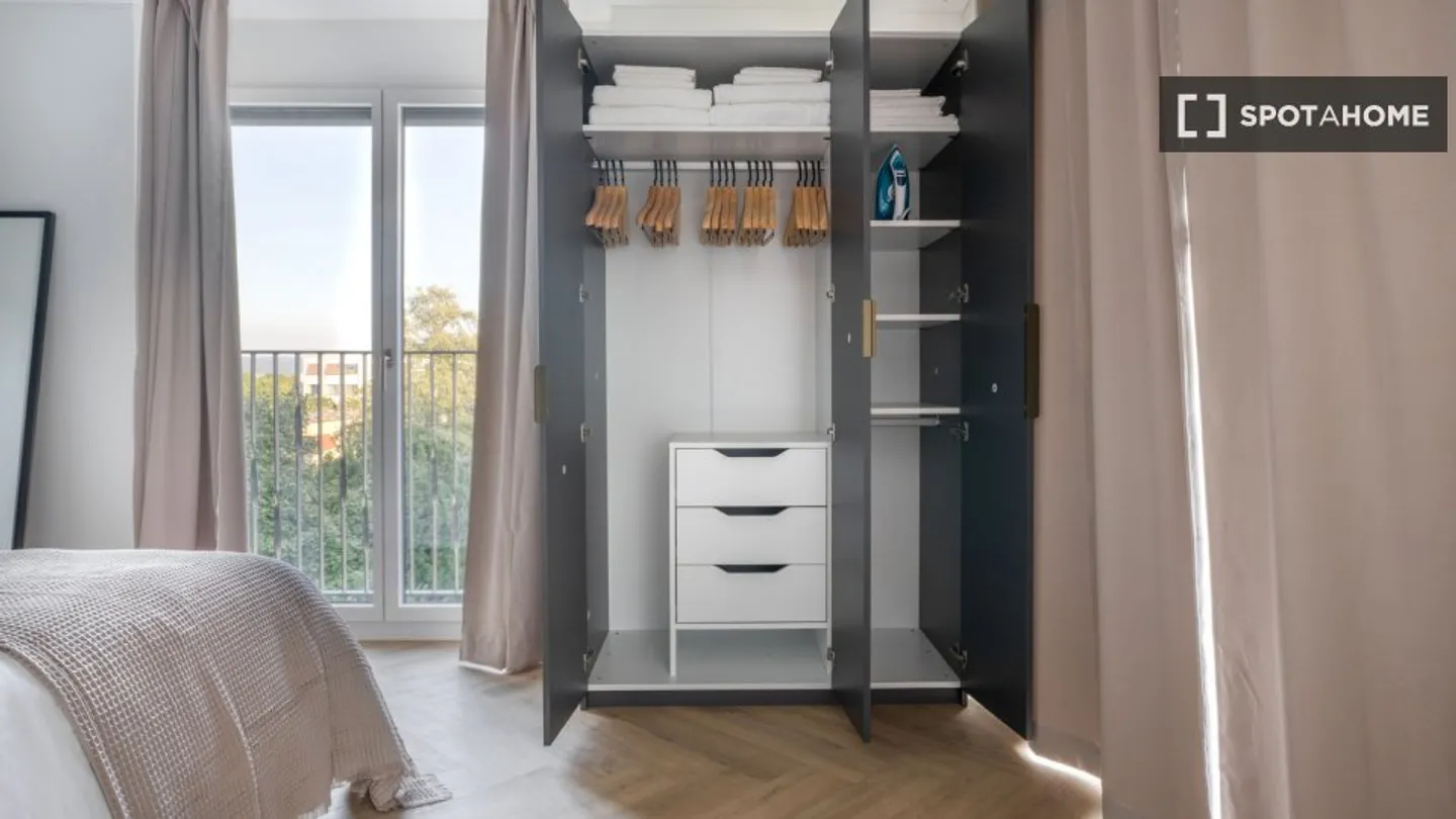 Discover, visit and rent your new home online with full confidence. - Photo 10 of 13