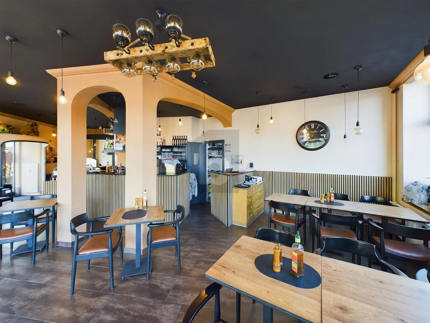 Mischgenutztes Gebäude mieten - Foto 2 von 5