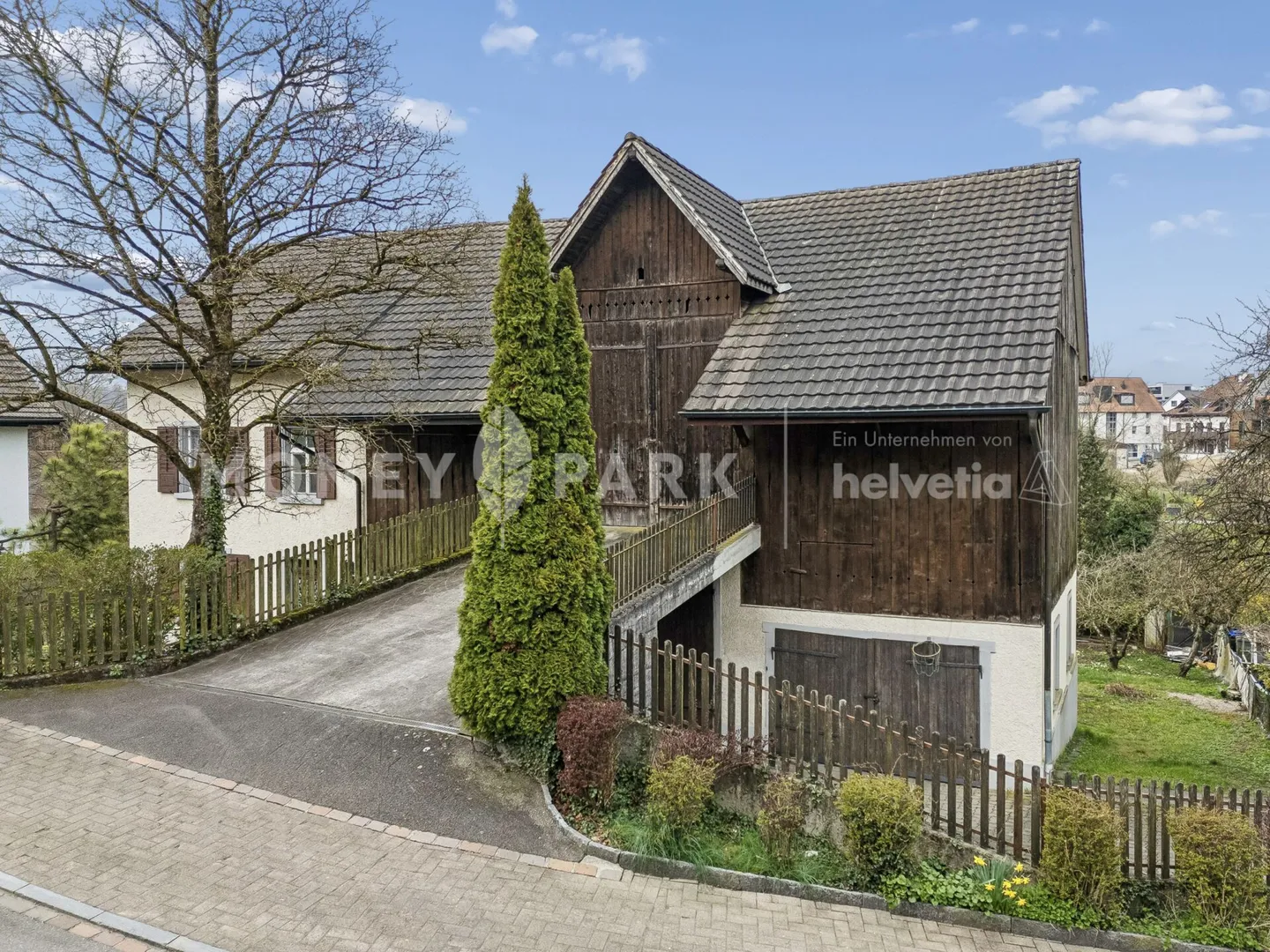 Casa unifamiliare con carattere e molteplici opportunità di sviluppo - Foto 2 di 12