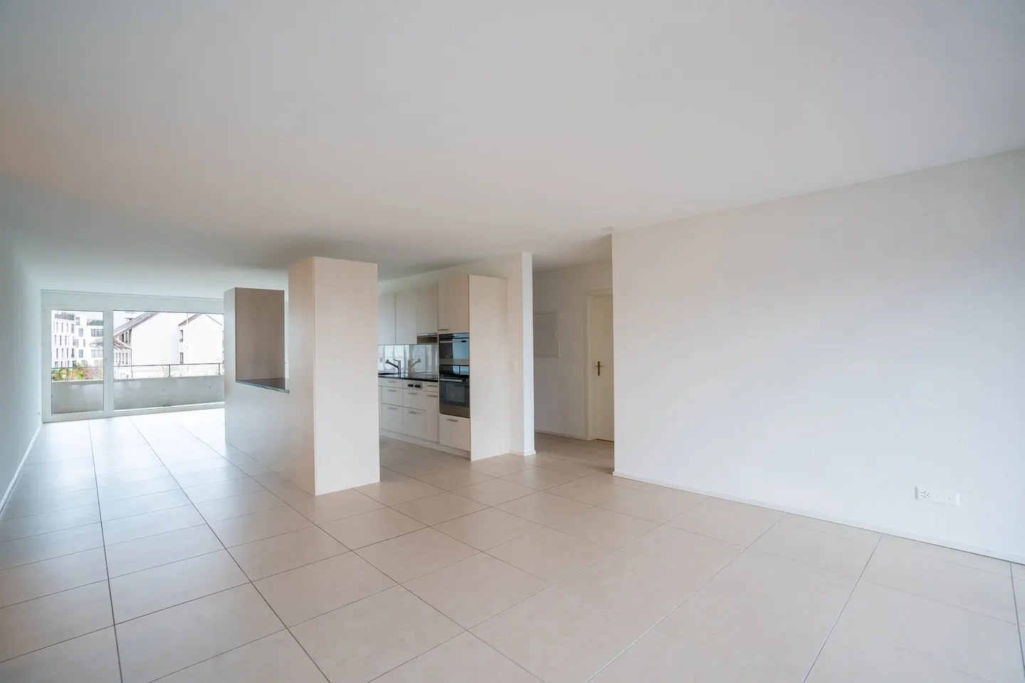 Grosszügige und gepflegte Wohnung an attraktiver Lage - Foto 2 von 13