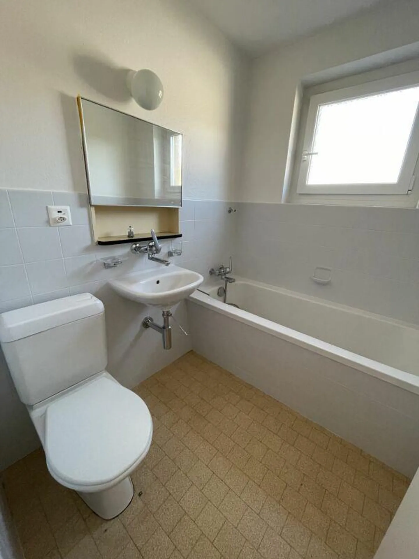 Appartamento familiare a buon prezzo in una buona posizione - ti piacerà subito... - Foto 3 di 9