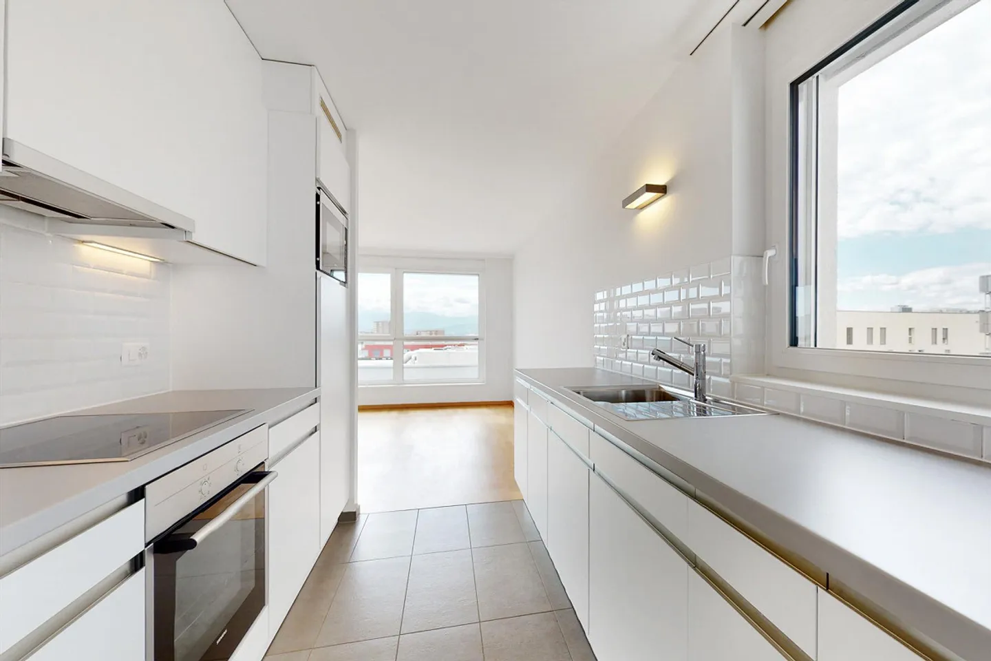 Bright quality studio - Photo 2 of 7