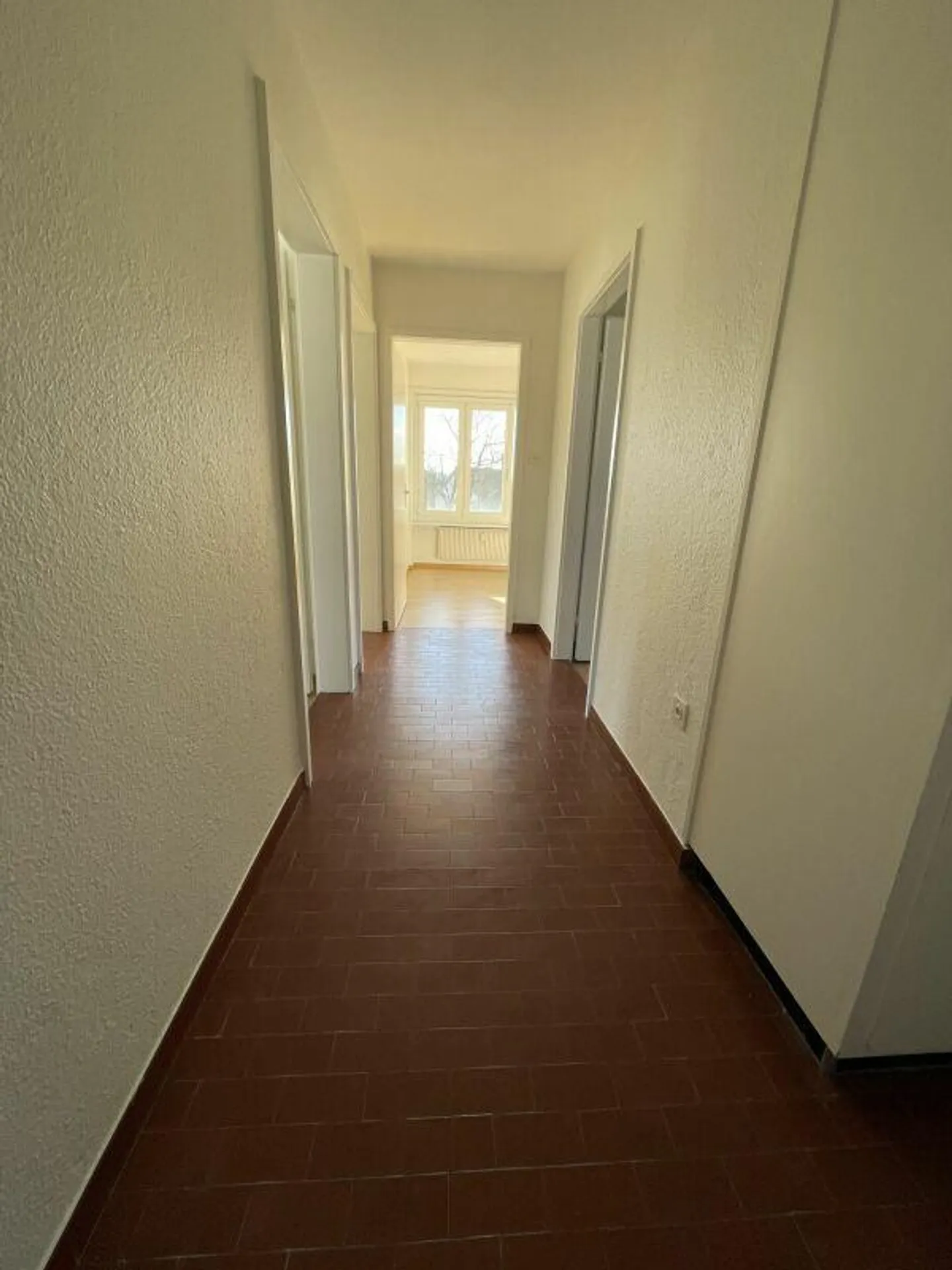 Appartamento familiare a buon prezzo in una buona posizione - ti piacerà subito... - Foto 8 di 9