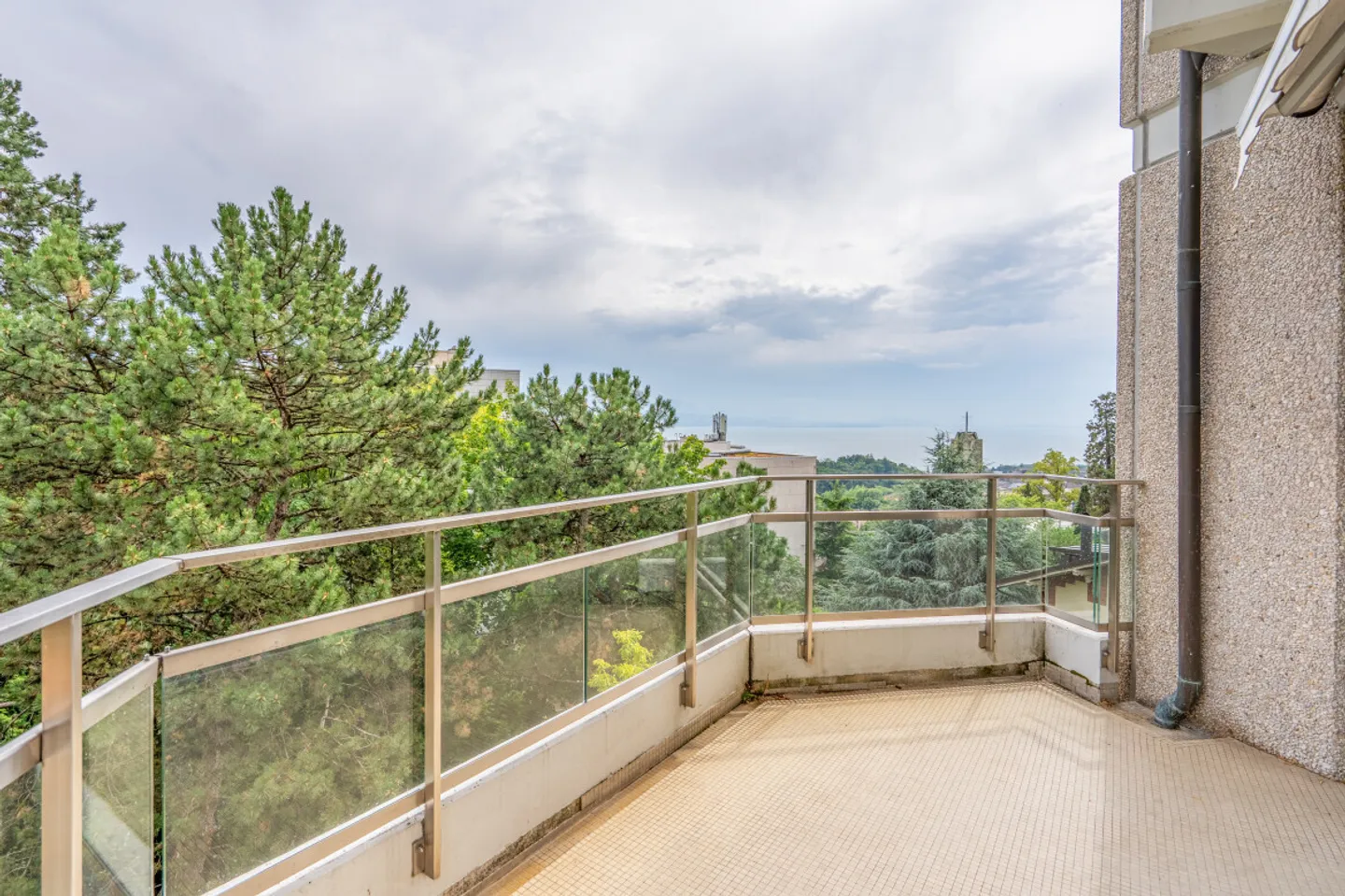 Außergewöhnliches Duplex mit Terrasse und Garten im Herzen von Lausanne - Foto 9 von 13