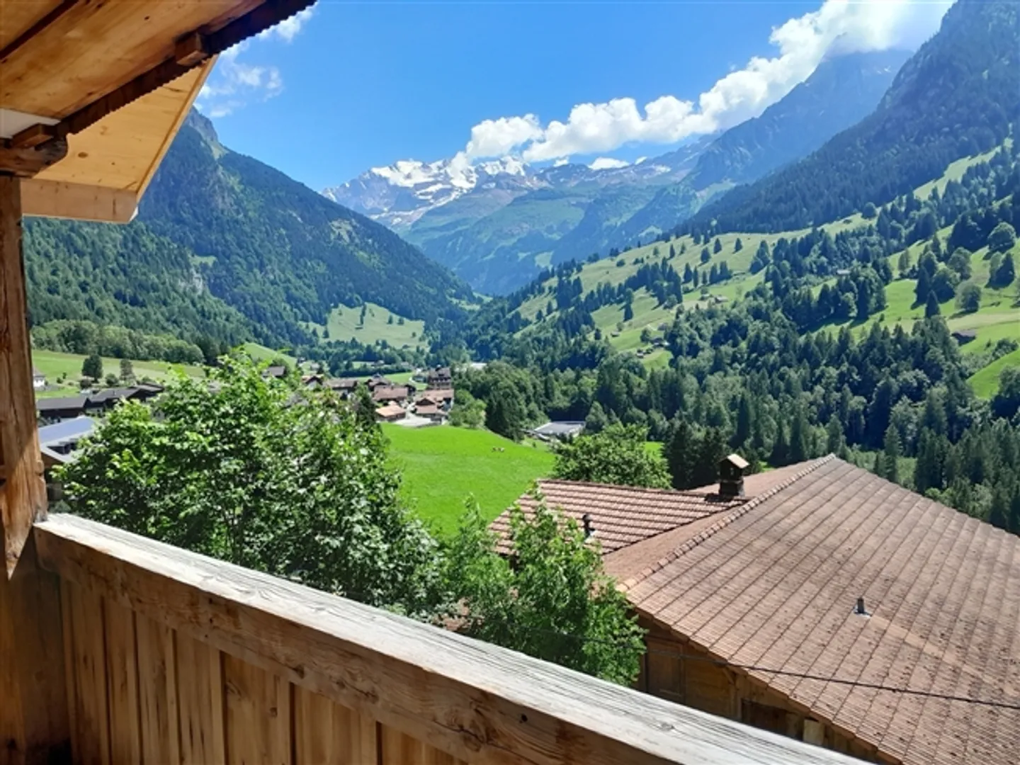 APPARTEMENT SOUS LES TOITS 2½ PIÈCES À KIENTAL (BE), MEUBLÉ, TEMPORAIRE - Photo 1 sur 10