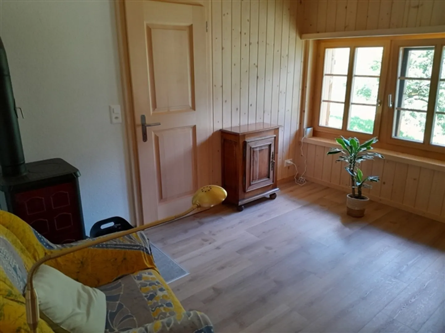 APPARTEMENT SOUS LES TOITS 2½ PIÈCES À KIENTAL (BE), MEUBLÉ, TEMPORAIRE - Photo 3 sur 10