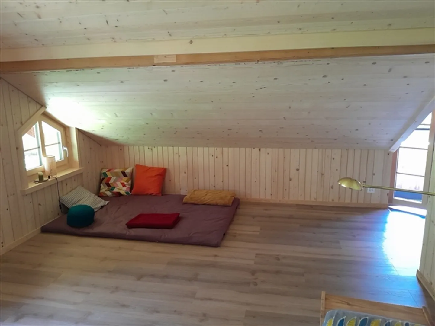 APPARTEMENT SOUS LES TOITS 2½ PIÈCES À KIENTAL (BE), MEUBLÉ, TEMPORAIRE - Photo 4 sur 10