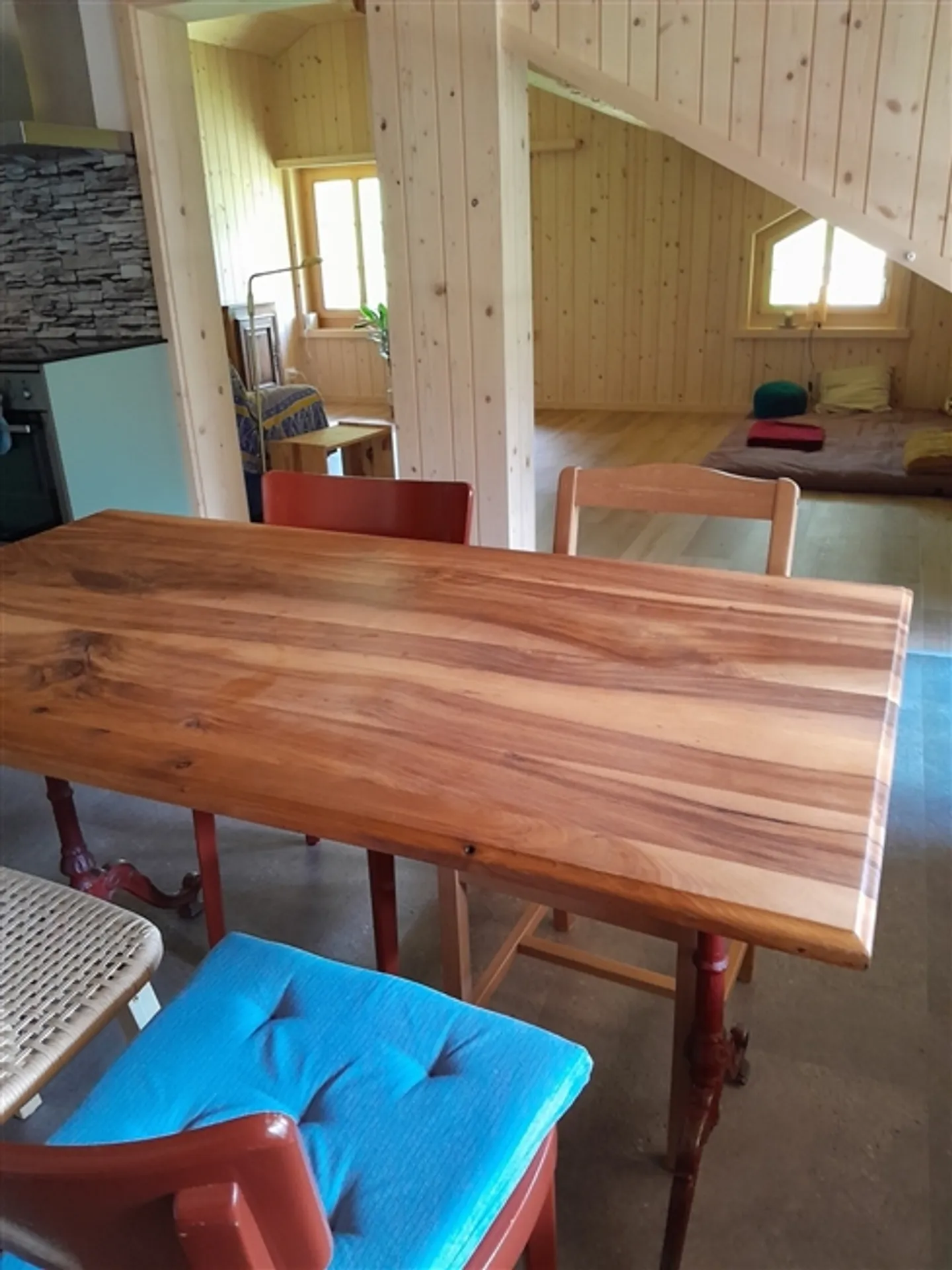 APPARTEMENT SOUS LES TOITS 2½ PIÈCES À KIENTAL (BE), MEUBLÉ, TEMPORAIRE - Photo 6 sur 10