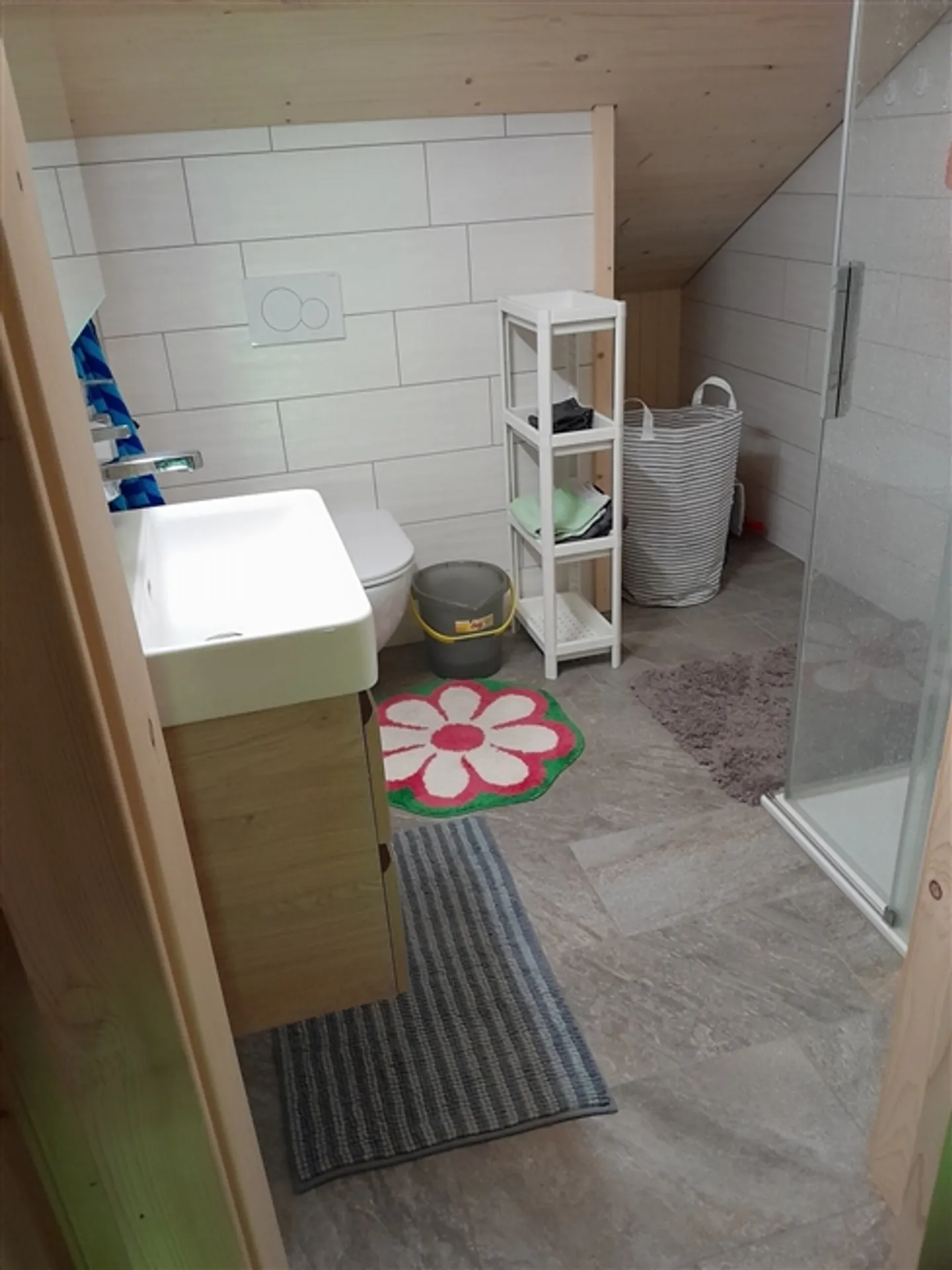 APPARTEMENT SOUS LES TOITS 2½ PIÈCES À KIENTAL (BE), MEUBLÉ, TEMPORAIRE - Photo 8 sur 10