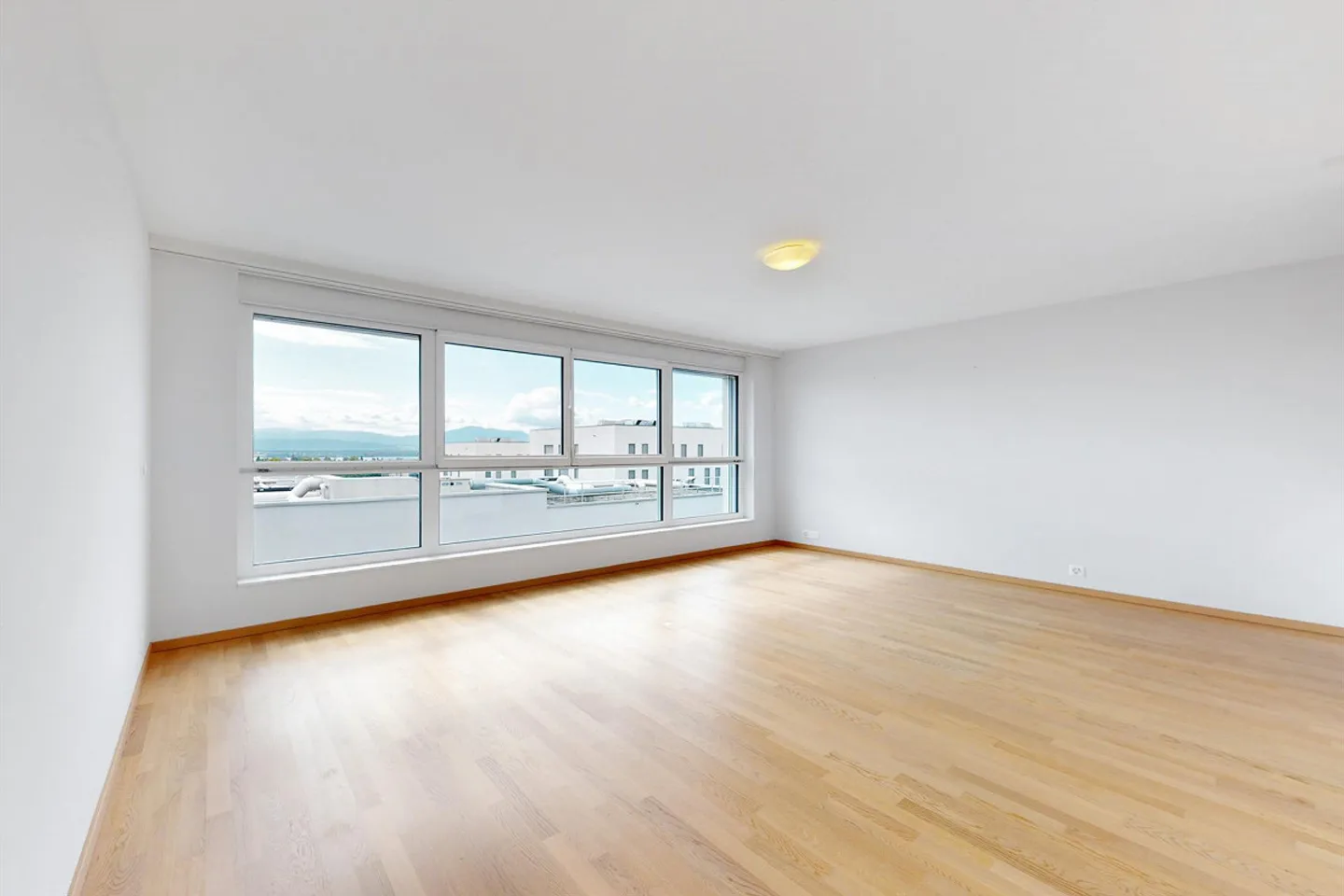 Bright quality studio - Photo 5 of 7