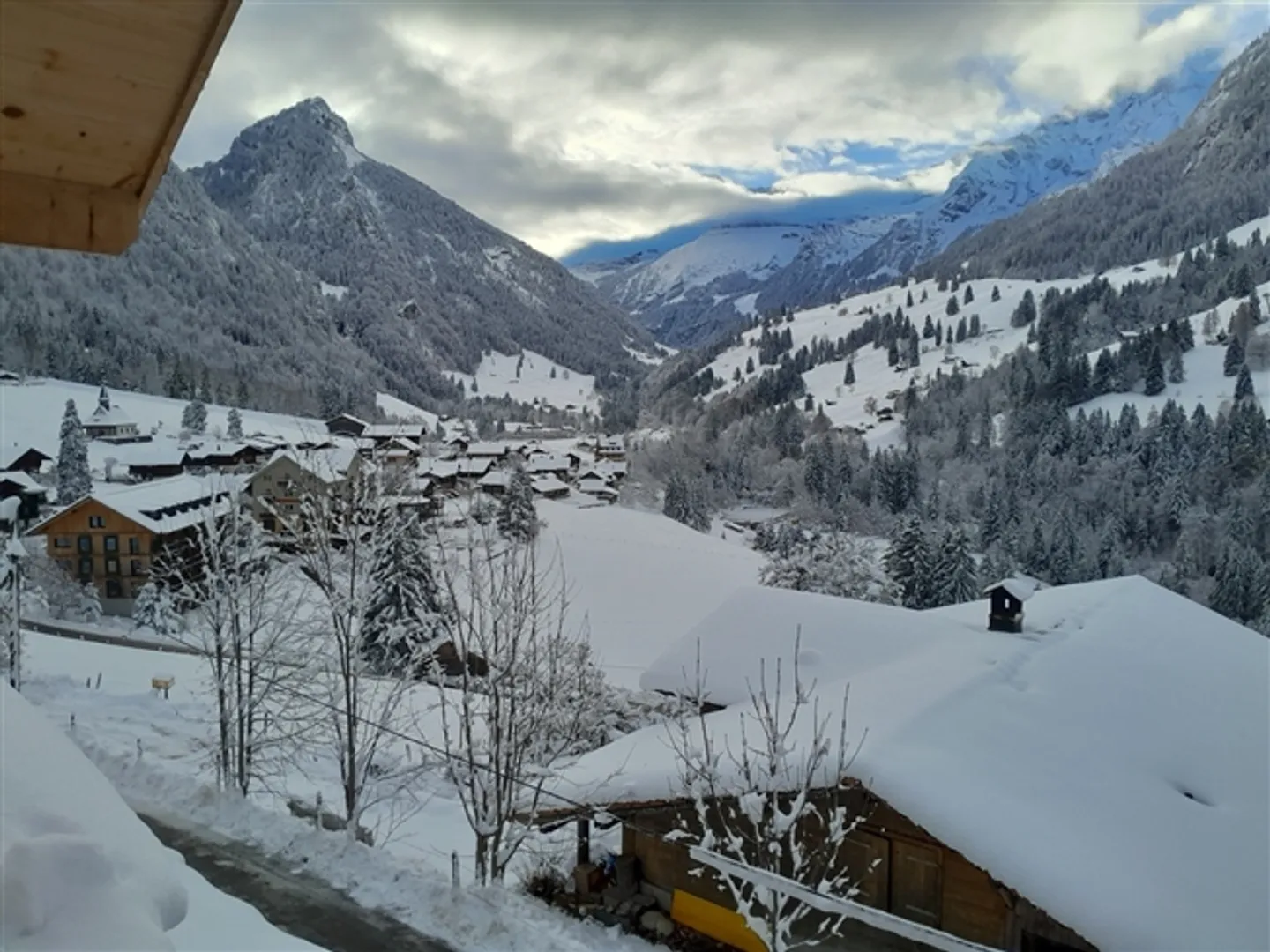 APPARTEMENT SOUS LES TOITS 2½ PIÈCES À KIENTAL (BE), MEUBLÉ, TEMPORAIRE - Photo 10 sur 10