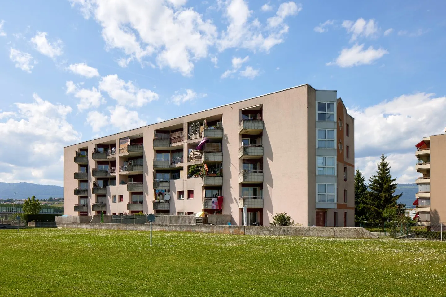 Place de Parking en Zone Verte - Photo 2 sur 3