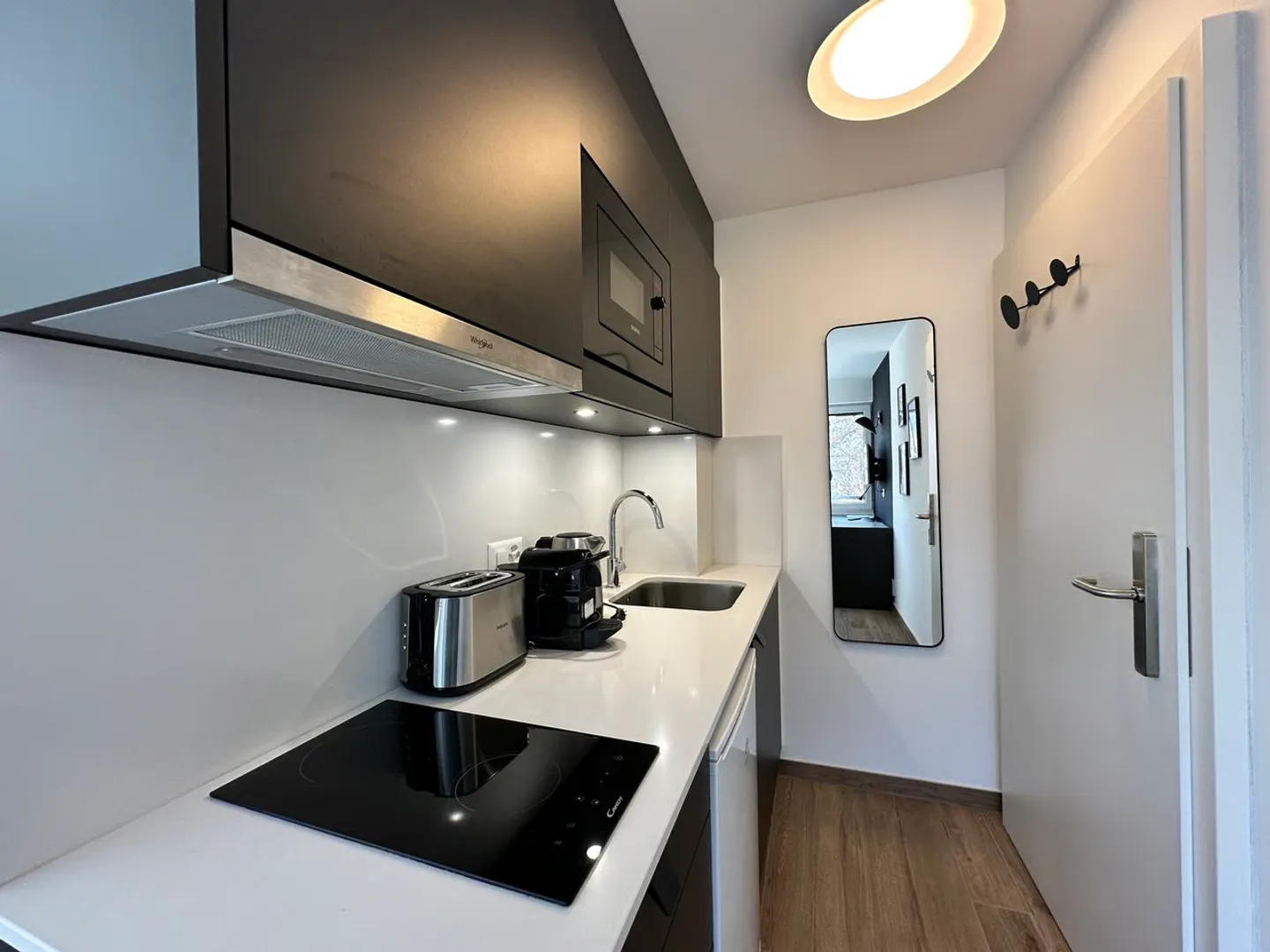 Pretty furnished studio just steps from the train station - Photo 3 of 5