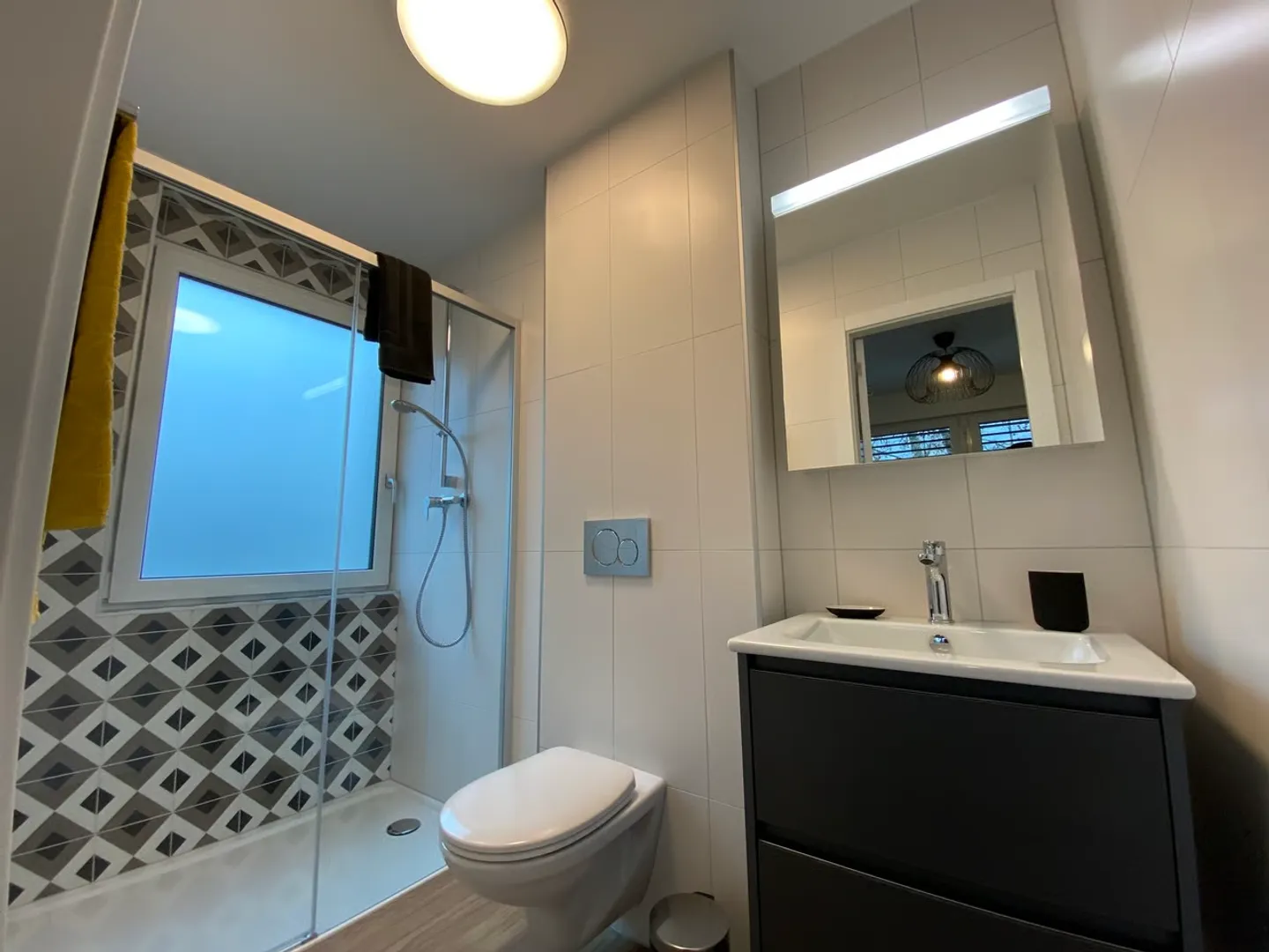 Pretty furnished studio just steps from the train station - Photo 4 of 5