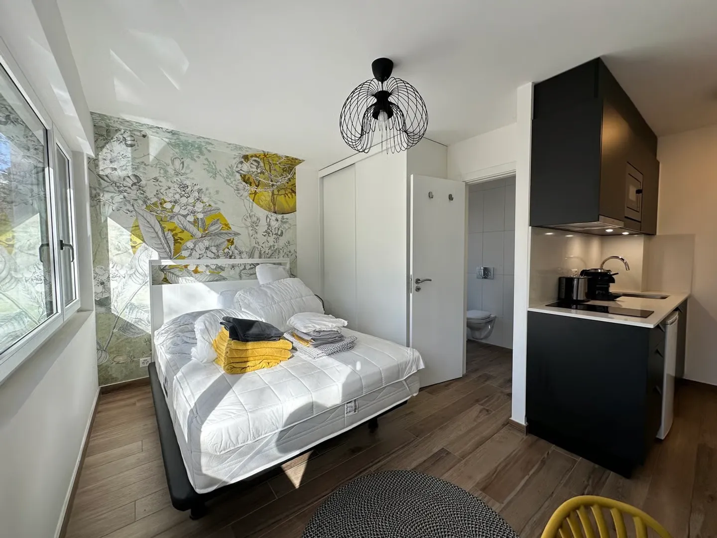 Pretty furnished studio just steps from the train station - Photo 1 of 5